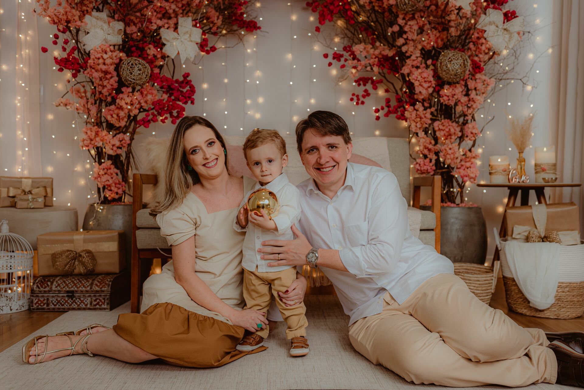 Foto Ensaio fotográfico de Natal no Studio Revoloft - Miguel, Gabrielle e Lúcio Foto Ensaio fotográfico de Natal no Studio Revoloft - Miguel, Gabrielle e Lúcio - Imagem 3