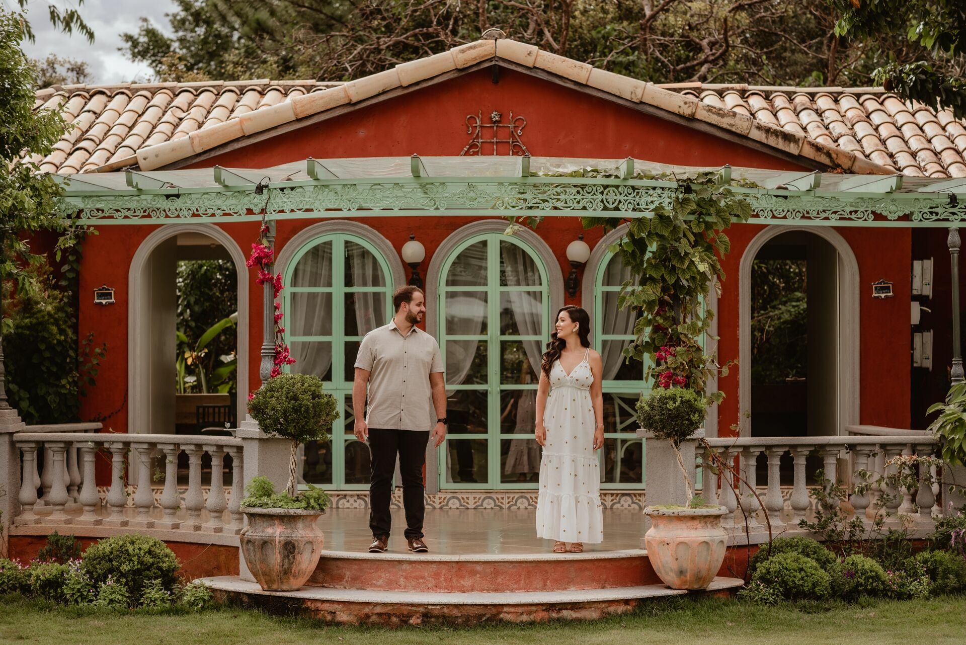 Foto Pré-wedding romântico com bike e flores na Villa Giardini DF - Karine e Gabriel Foto Pré-wedding romântico com bike e flores na Villa Giardini DF - Karine e Gabriel - Imagem 20