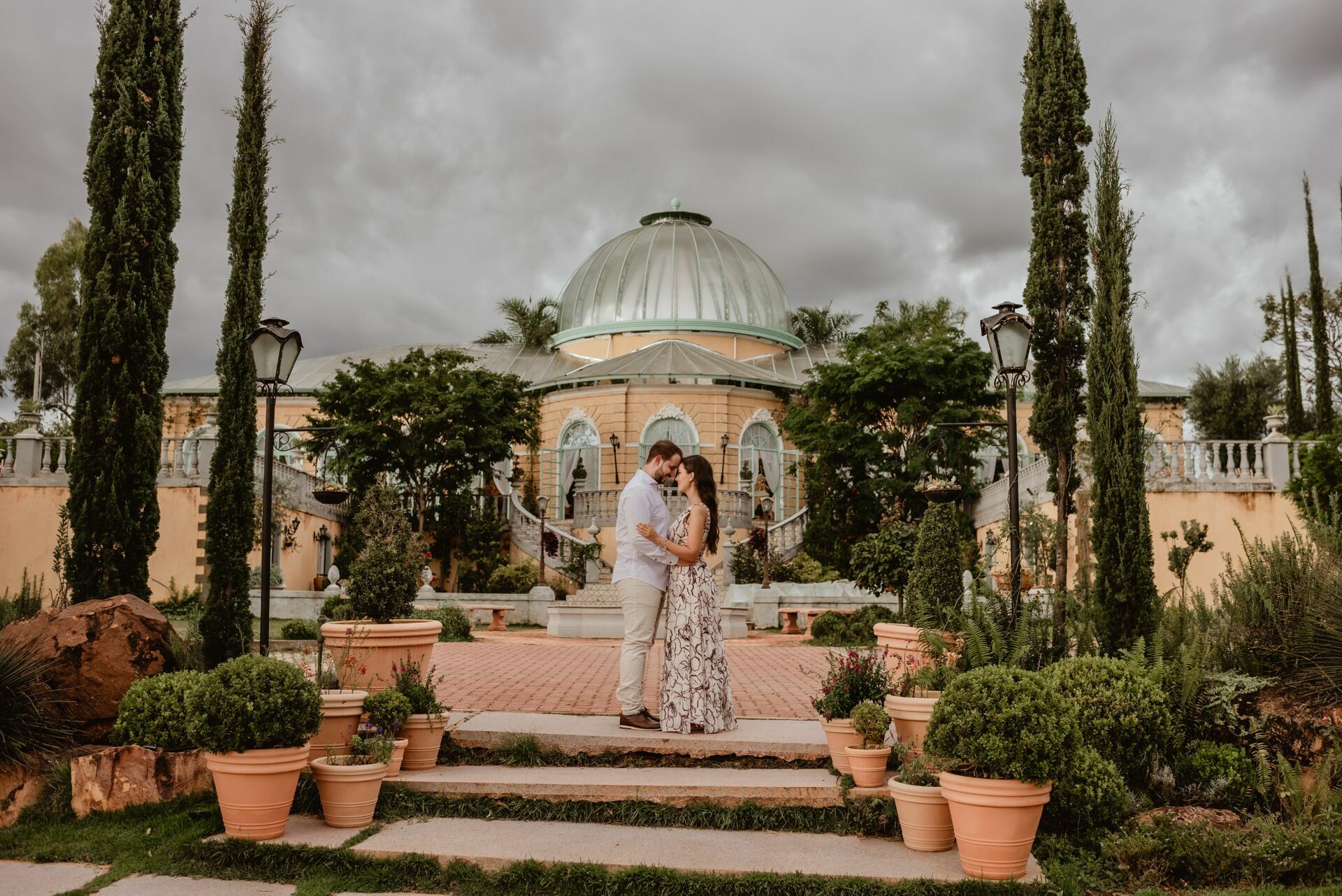 Foto Pré-wedding romântico com bike e flores na Villa Giardini DF - Karine e Gabriel Foto Pré-wedding romântico com bike e flores na Villa Giardini DF - Karine e Gabriel - Imagem 82