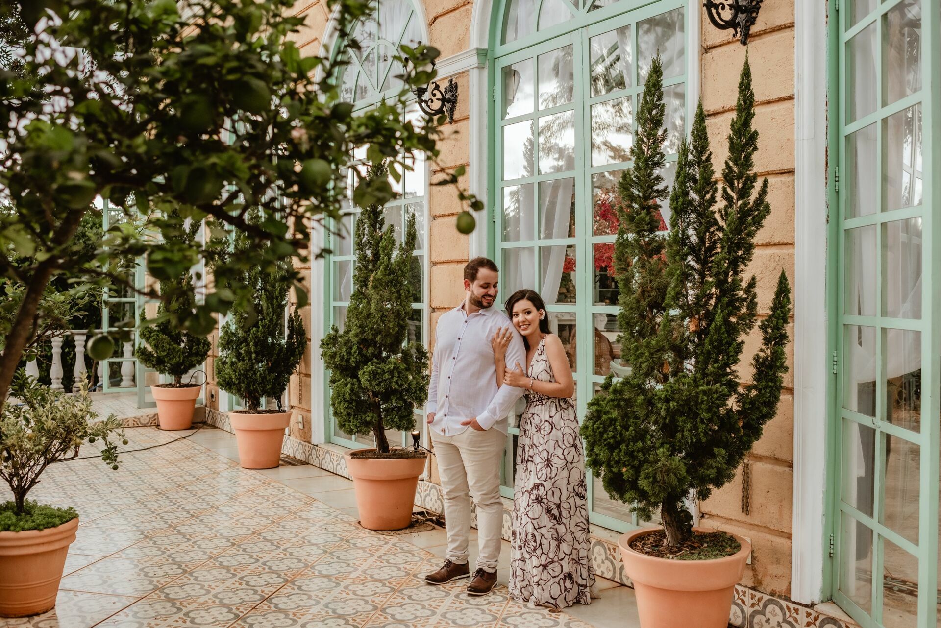 Foto Pré-wedding romântico com bike e flores na Villa Giardini DF - Karine e Gabriel Foto Pré-wedding romântico com bike e flores na Villa Giardini DF - Karine e Gabriel - Imagem 101