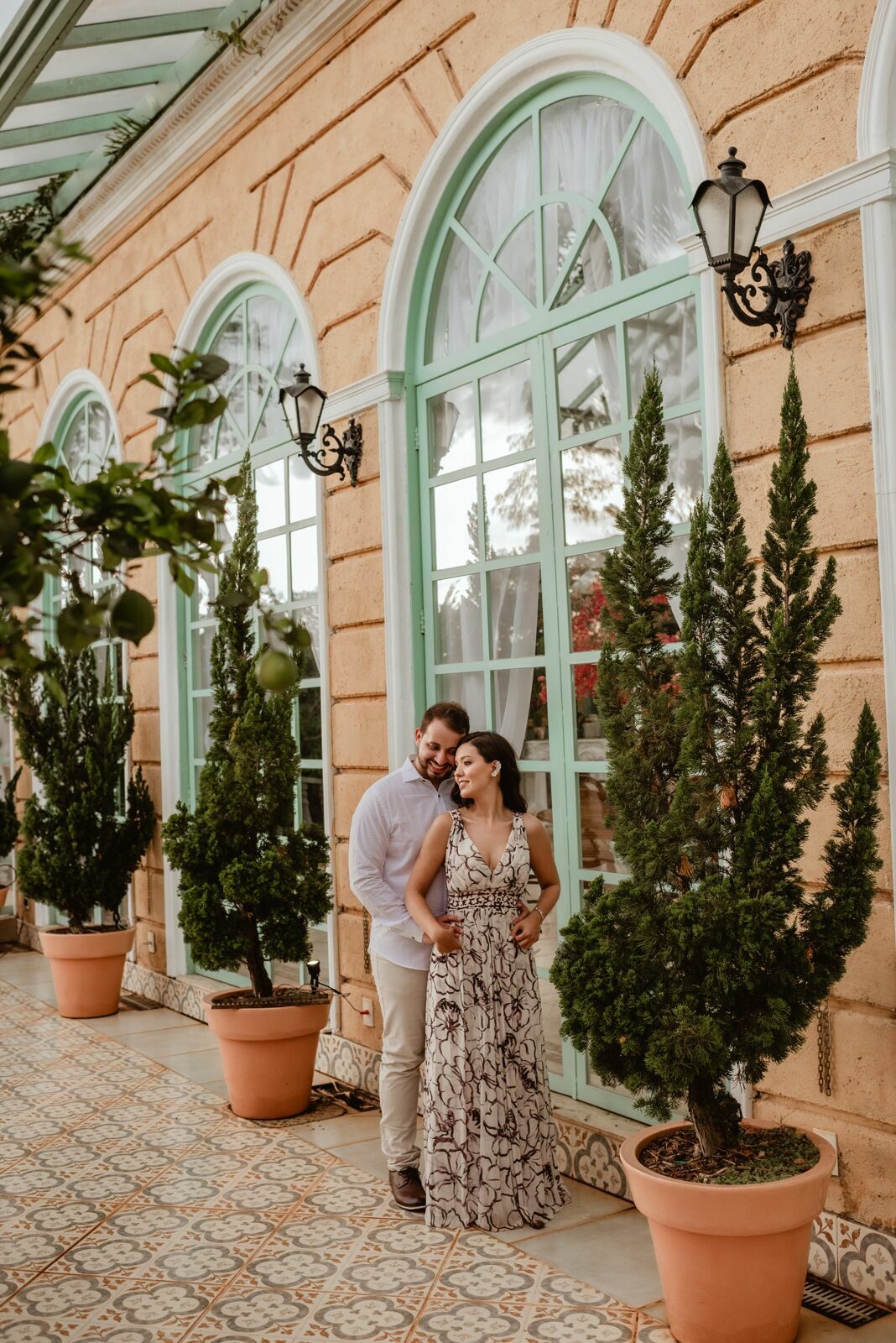 Foto Pré-wedding romântico com bike e flores na Villa Giardini DF - Karine e Gabriel Foto Pré-wedding romântico com bike e flores na Villa Giardini DF - Karine e Gabriel - Imagem 99