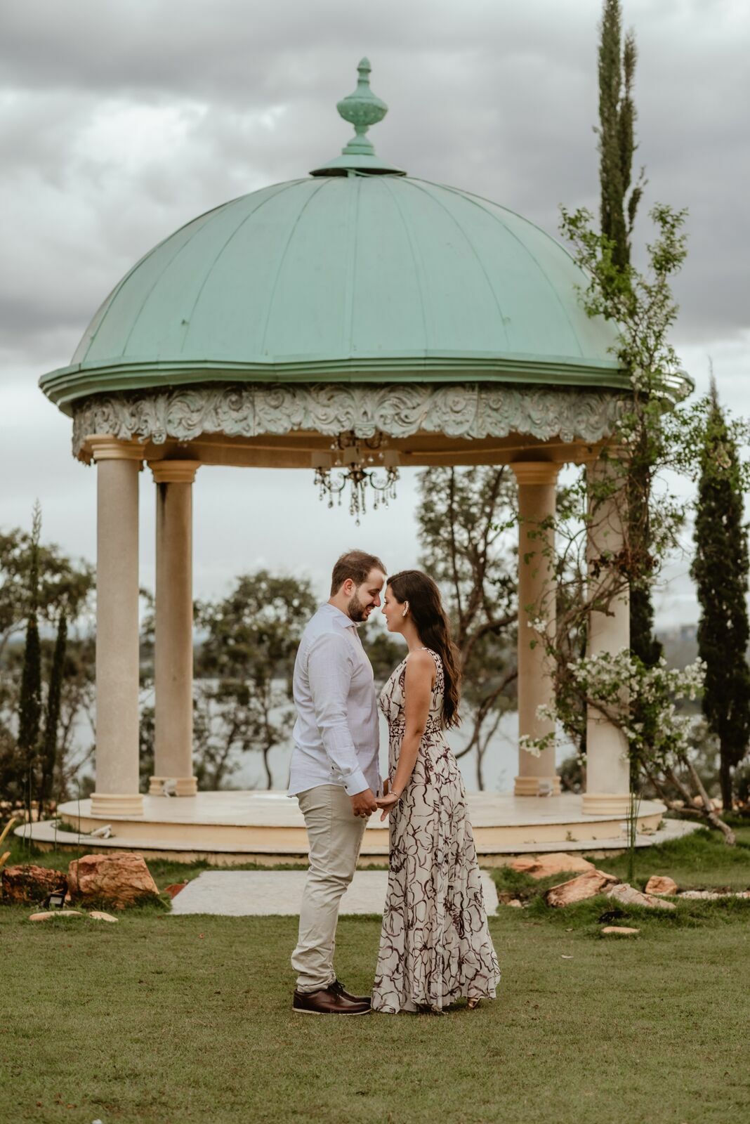Foto Pré-wedding romântico com bike e flores na Villa Giardini DF - Karine e Gabriel Foto Pré-wedding romântico com bike e flores na Villa Giardini DF - Karine e Gabriel - Imagem 92