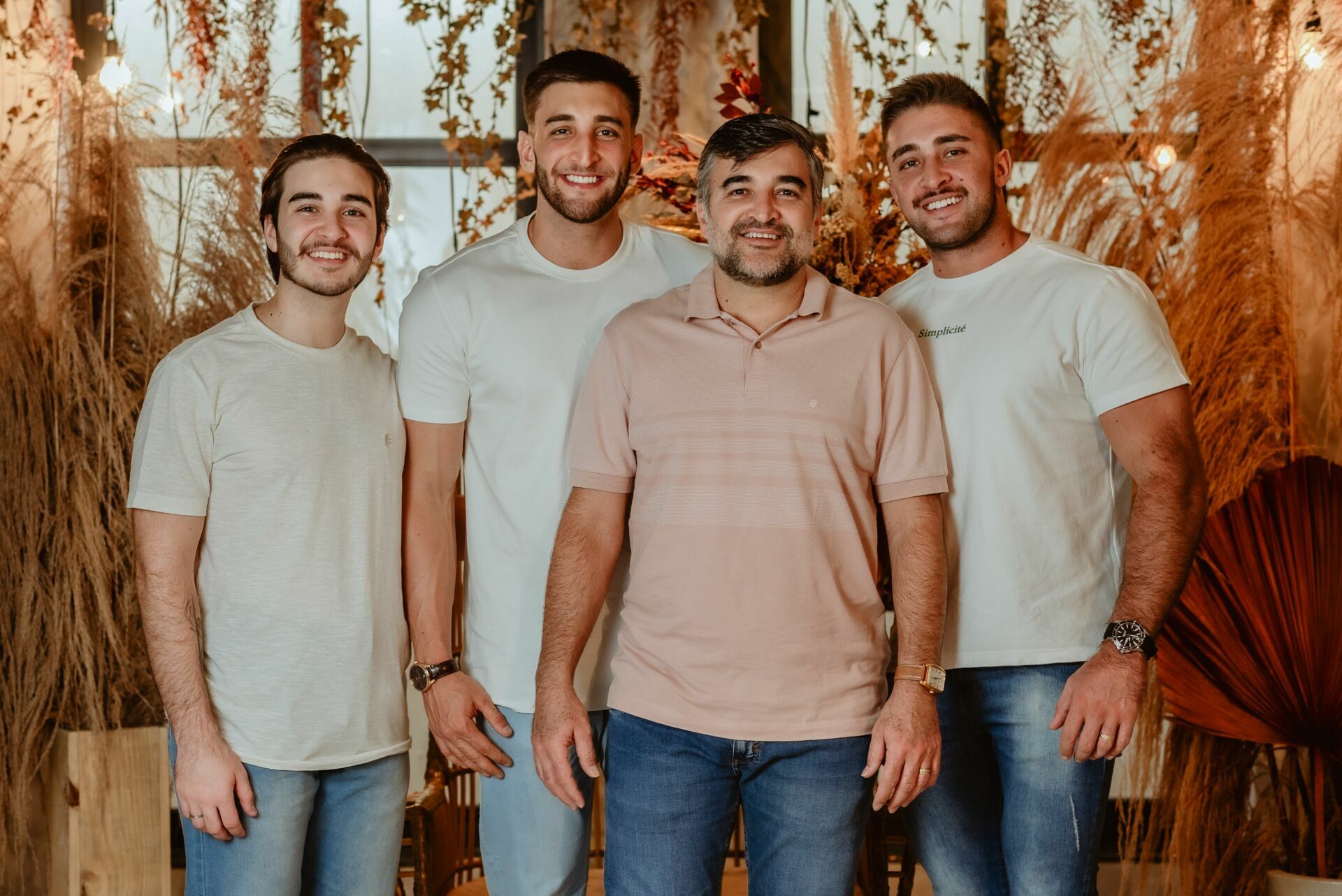 Foto Ensaio Fotográfico de família no Estúdio Revoloft em Anápolis Go - Silvianete e família Foto Ensaio Fotográfico de família no Estúdio Revoloft em Anápolis Go - Silvianete e família - Imagem 10