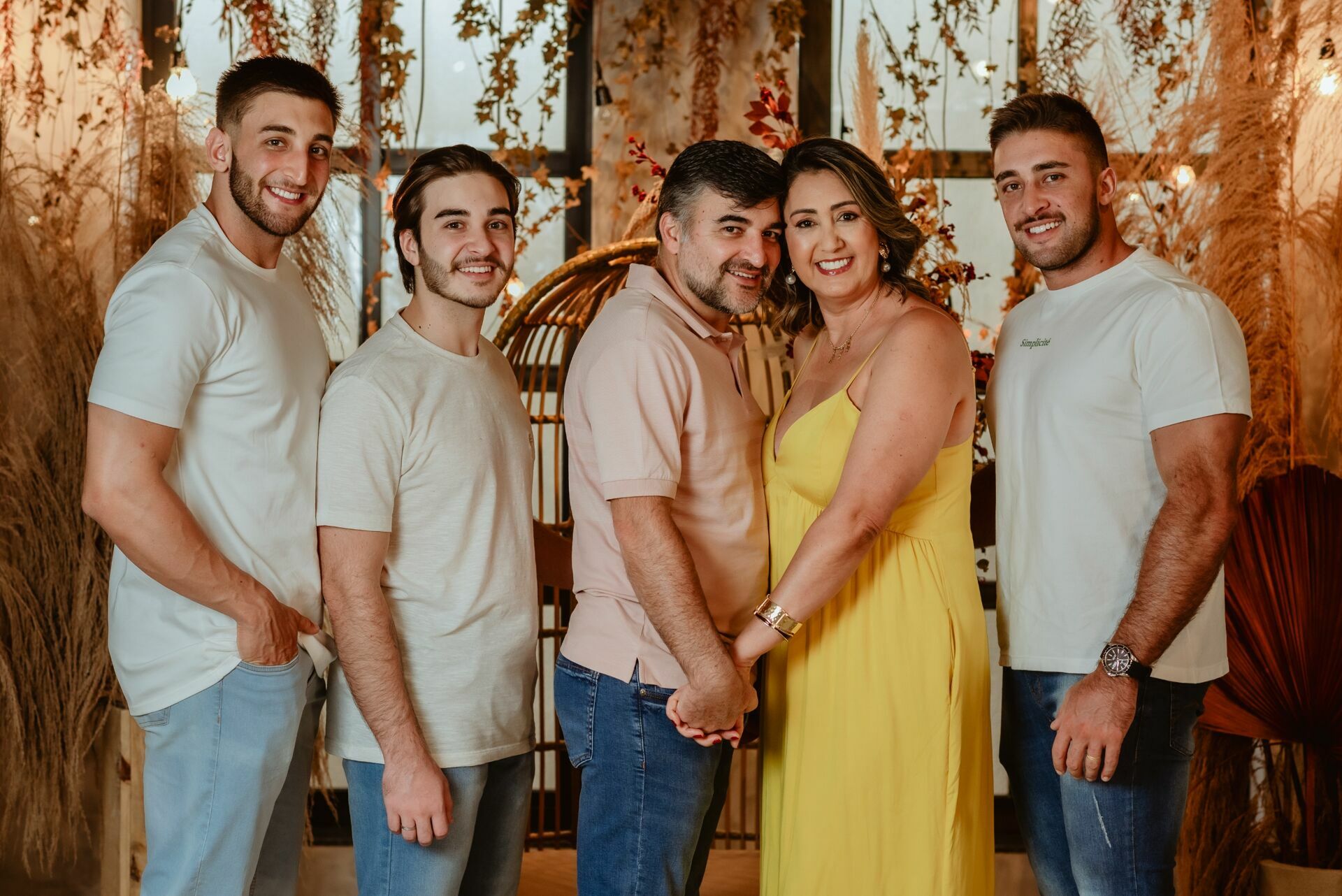 Foto Ensaio Fotográfico de família no Estúdio Revoloft em Anápolis Go - Silvianete e família Foto Ensaio Fotográfico de família no Estúdio Revoloft em Anápolis Go - Silvianete e família - Imagem 8
