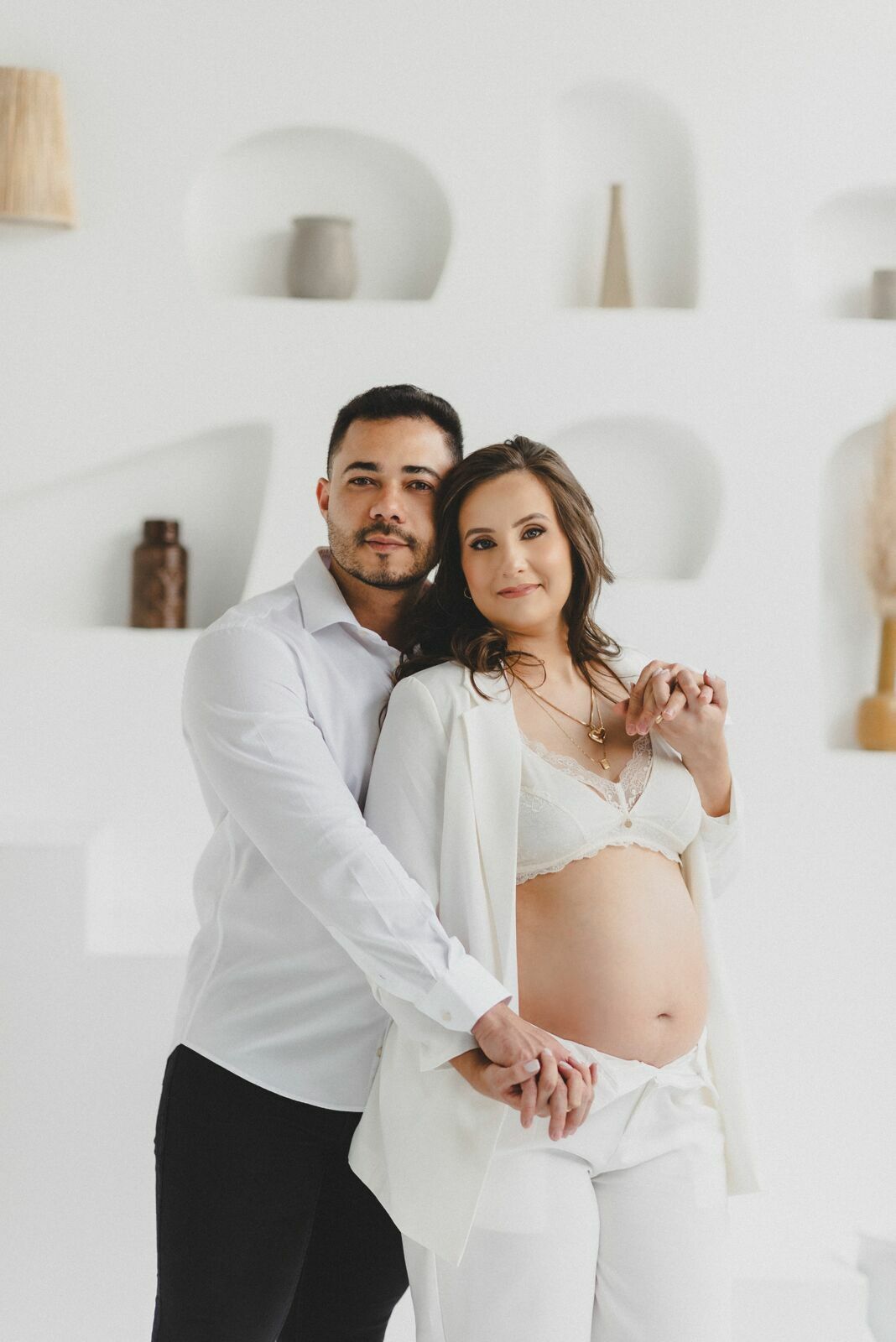 Foto Ensaio Fotográfico de gestante com looks neutros em estúdio - Rafaela à espera de Helena Foto Ensaio Fotográfico de gestante com looks neutros em estúdio - Rafaela à espera de Helena - Imagem 26
