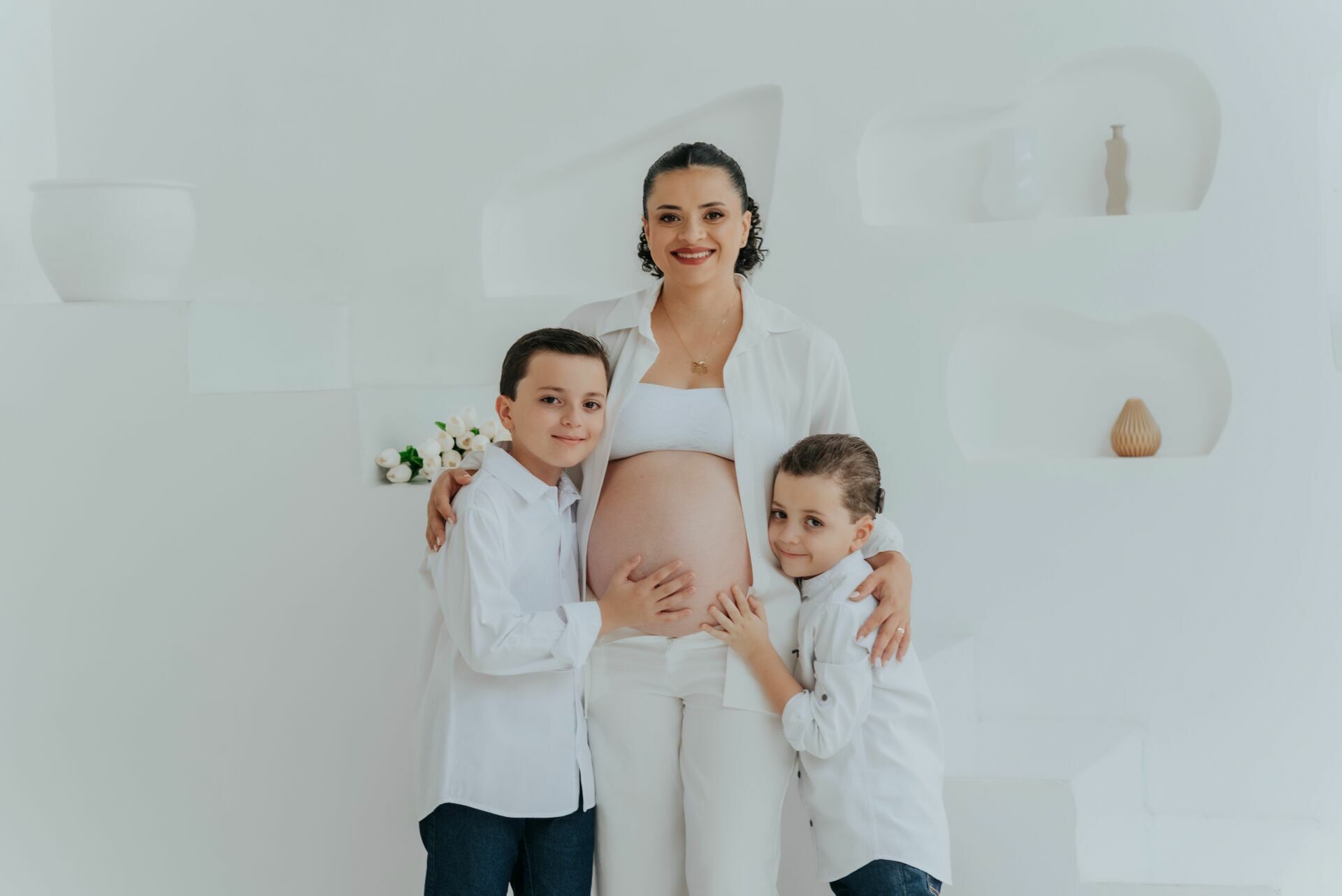 Foto Lays, Chico, Pedro e João a espera de Tiago - Sessão de gestante no Studio Revoloft em Anápolis - Imagem 0