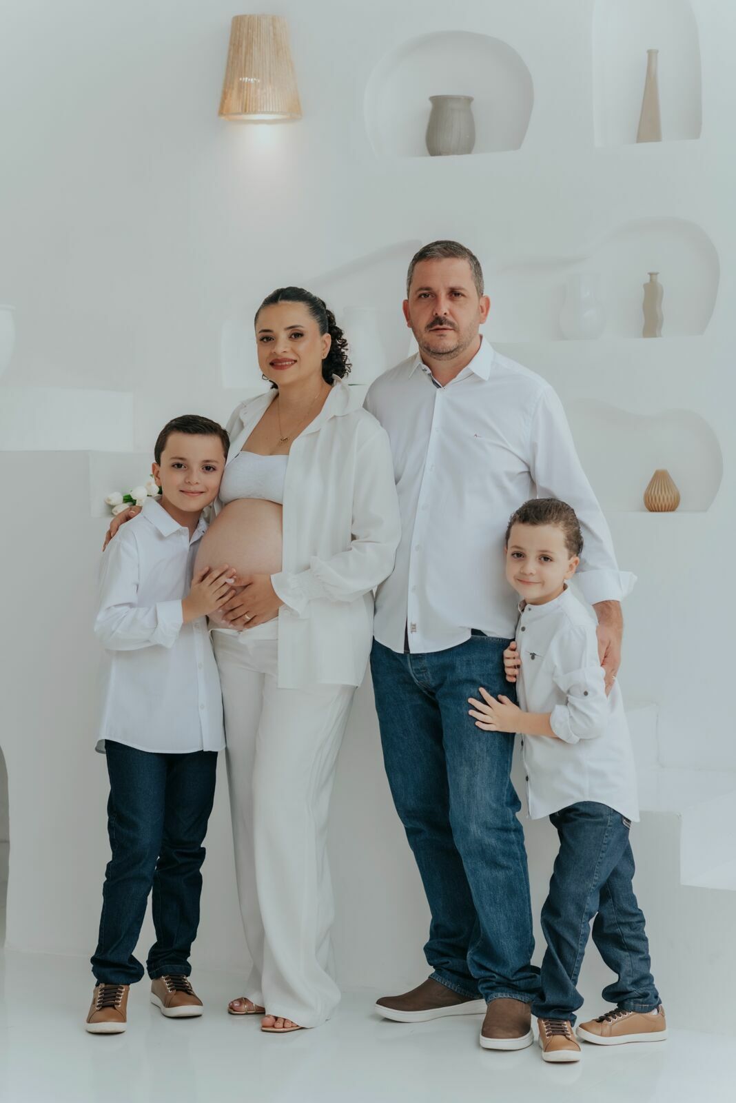 Foto Lays, Chico, Pedro e João a espera de Tiago - Sessão de gestante no Studio Revoloft em Anápolis - Imagem 2