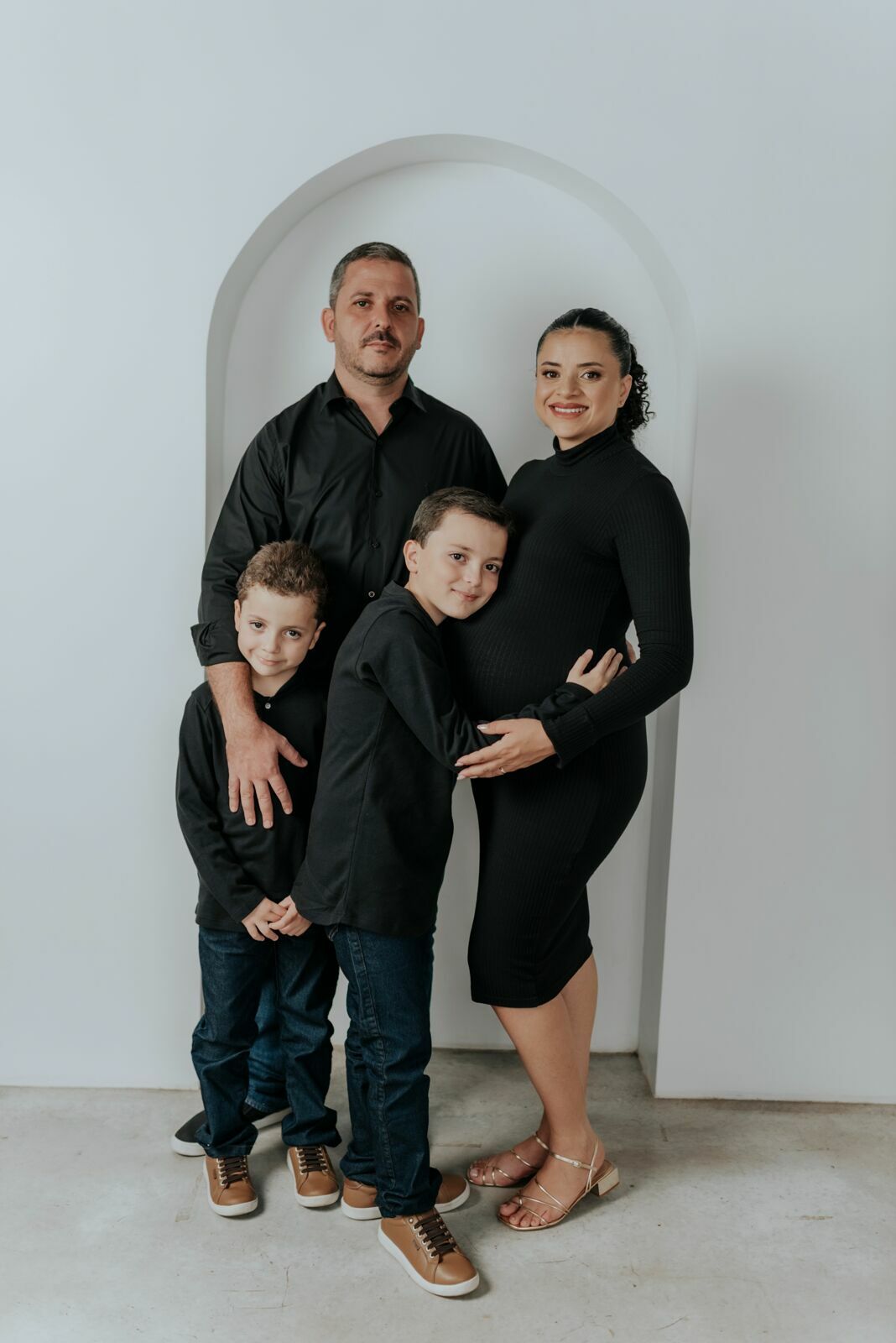 Foto Lays, Chico, Pedro e João a espera de Tiago - Sessão de gestante no Studio Revoloft em Anápolis - Imagem 15