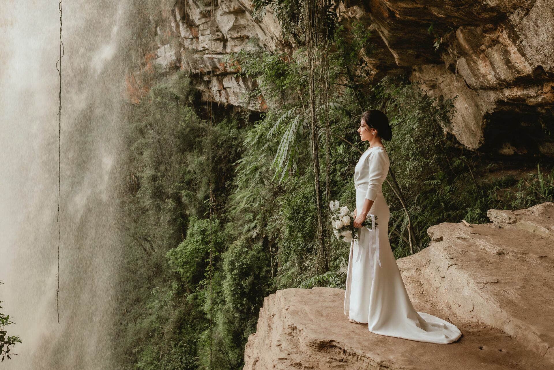 Foto Destination Wedding em fim de tarde na Gruta do Poço Certo - Alfredo Wagner SC Foto Destination Wedding em fim de tarde na Gruta do Poço Certo - Alfredo Wagner SC - Imagem 34