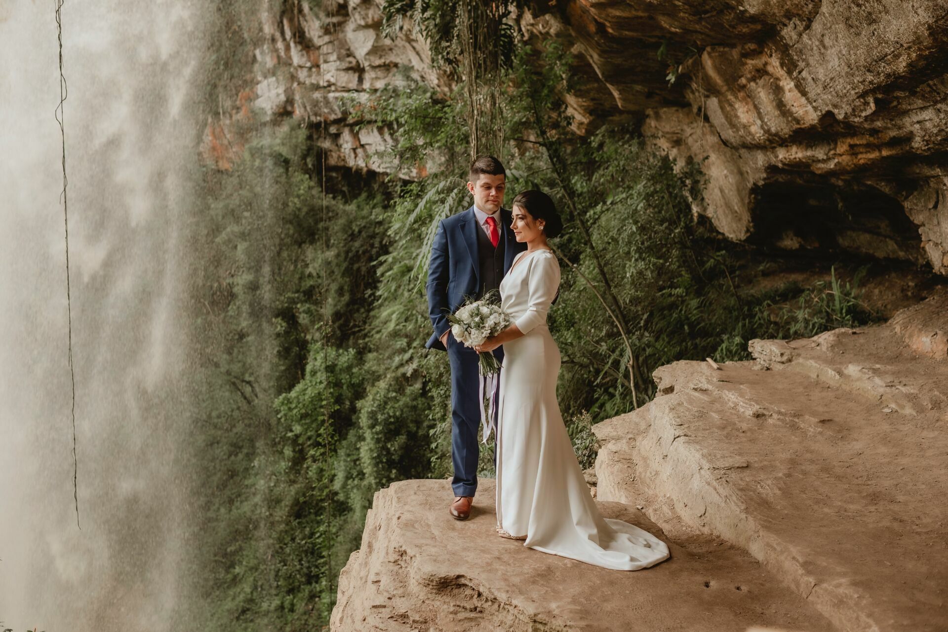 Foto Destination Wedding em fim de tarde na Gruta do Poço Certo - Alfredo Wagner SC Foto Destination Wedding em fim de tarde na Gruta do Poço Certo - Alfredo Wagner SC - Imagem 32
