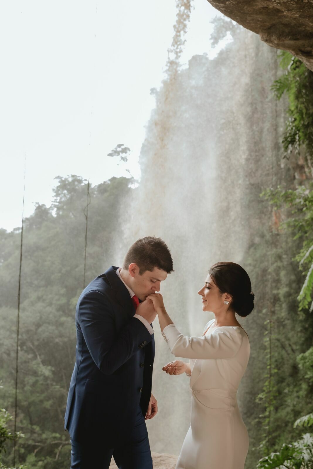 Foto Destination Wedding em fim de tarde na Gruta do Poço Certo - Alfredo Wagner SC Foto Destination Wedding em fim de tarde na Gruta do Poço Certo - Alfredo Wagner SC - Imagem 22
