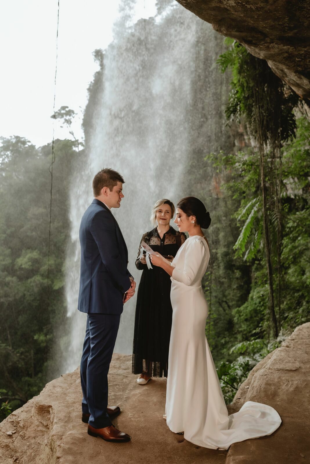 Foto Destination Wedding em fim de tarde na Gruta do Poço Certo - Alfredo Wagner SC Foto Destination Wedding em fim de tarde na Gruta do Poço Certo - Alfredo Wagner SC - Imagem 23