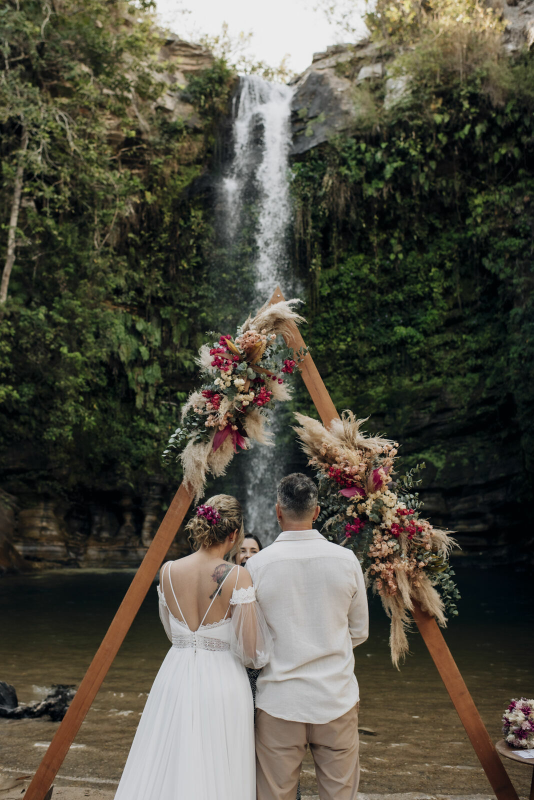 Foto Casamento Intimista em Pirenópolis Go - Cachoeira do Abade - Camila e Adriano - Imagem 40