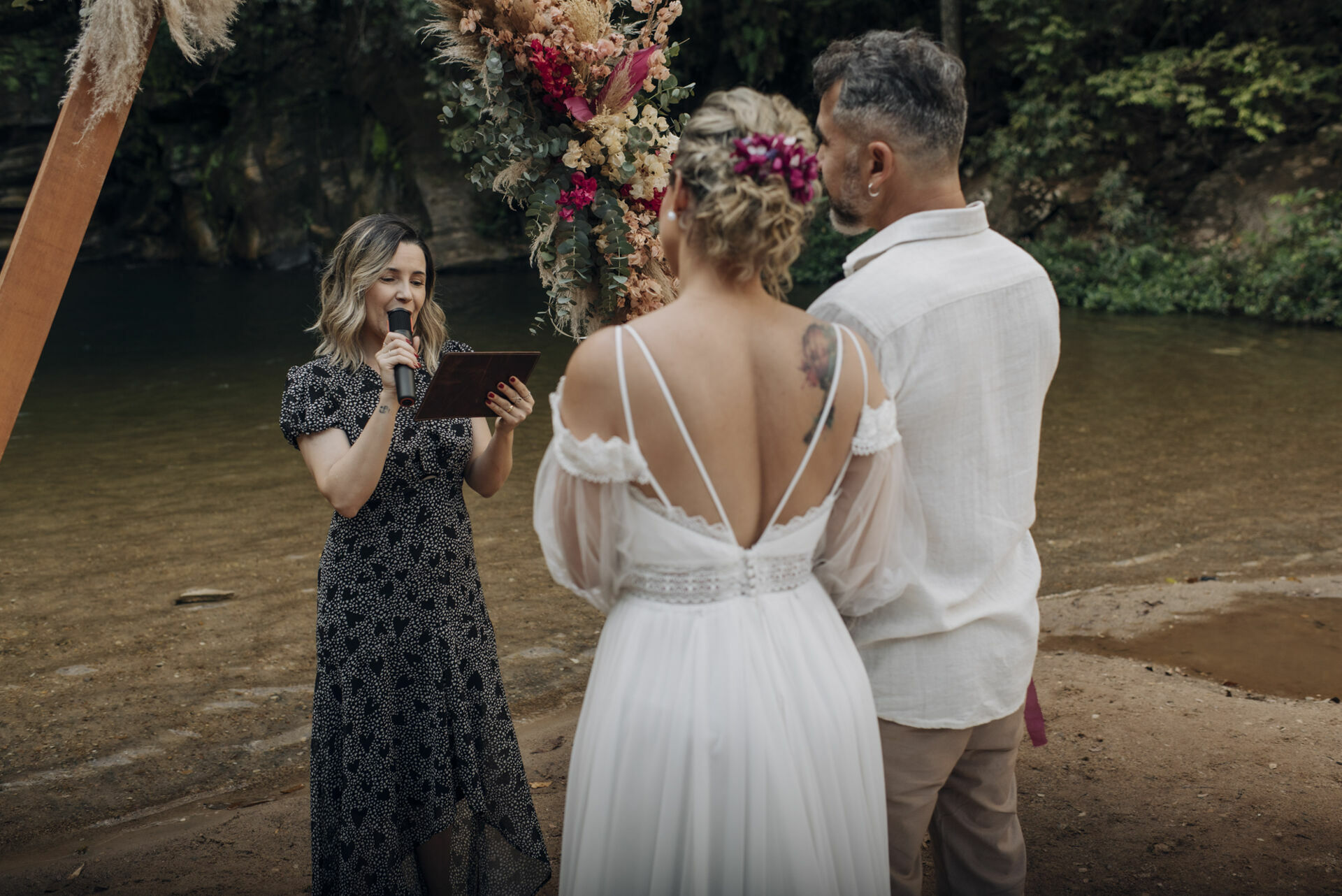Foto Casamento Intimista em Pirenópolis Go - Cachoeira do Abade - Camila e Adriano - Imagem 42