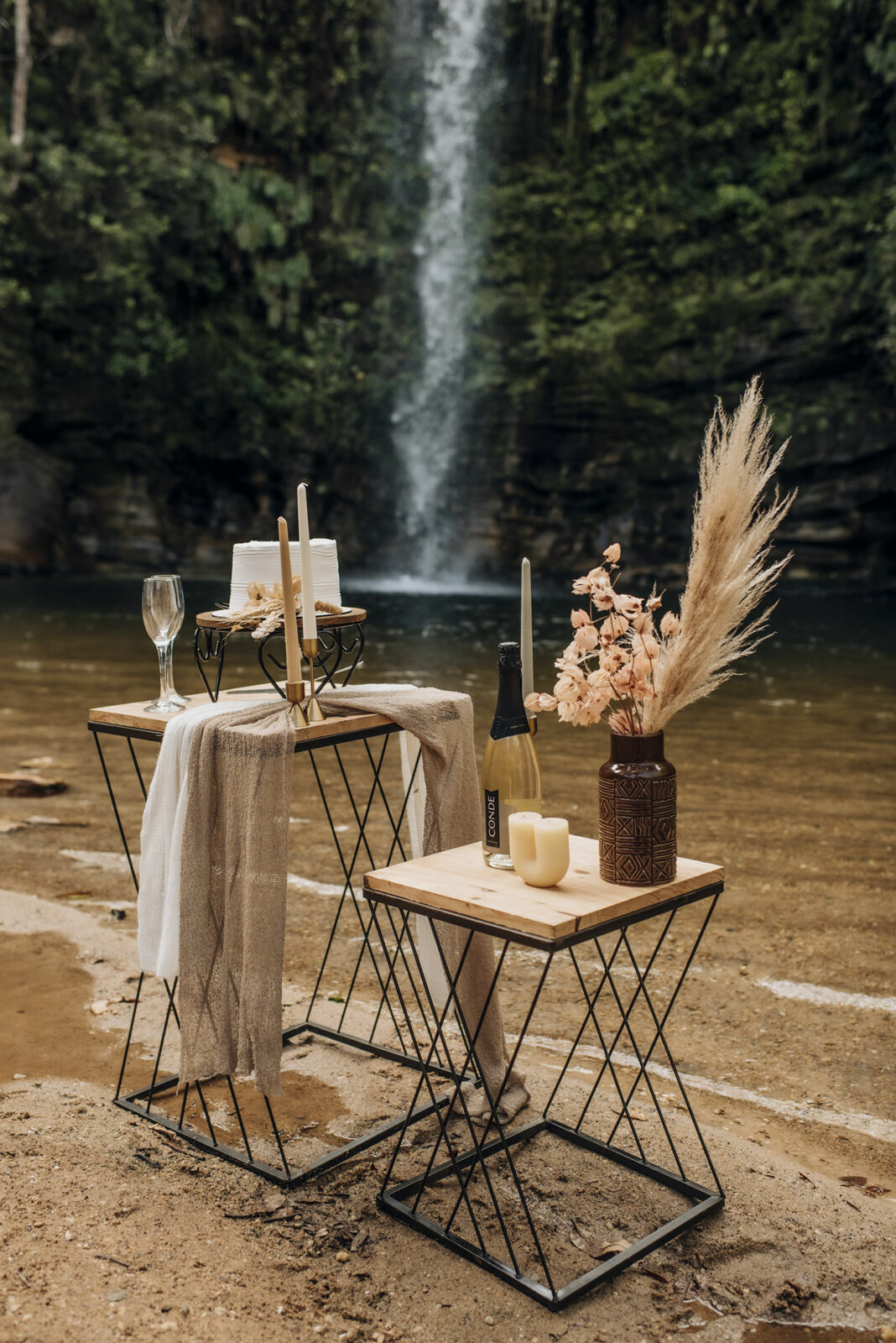 Foto Casamento Intimista em Pirenópolis Go - Cachoeira do Abade - Camila e Adriano - Imagem 34