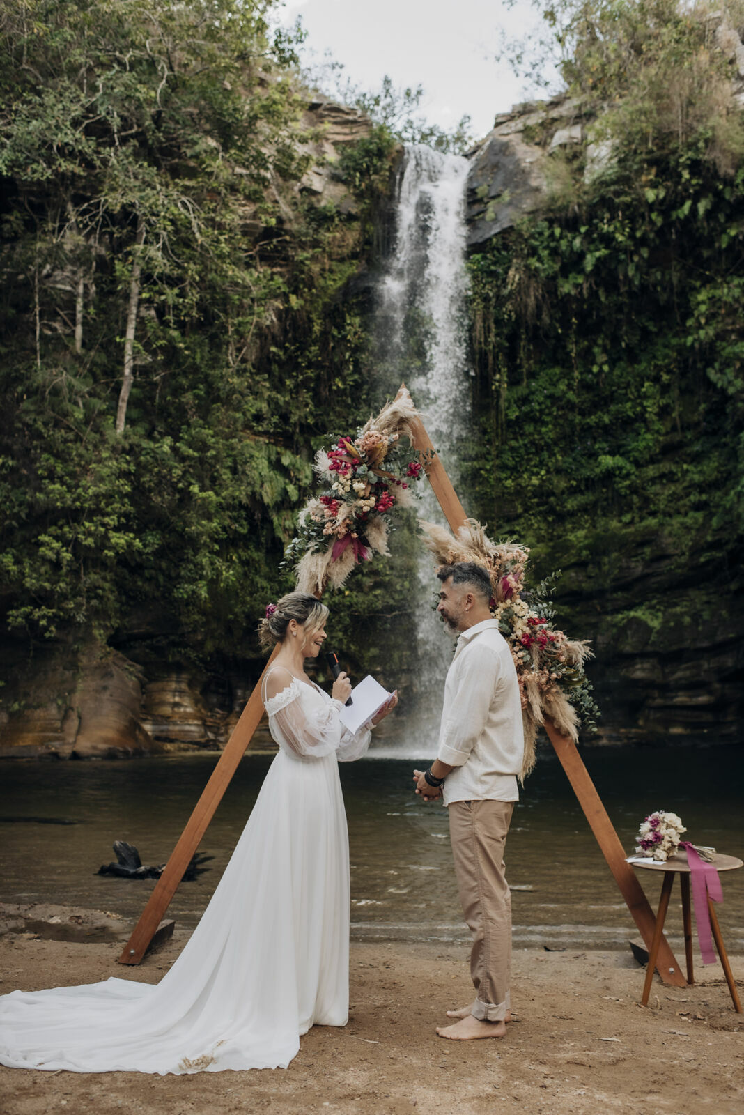 Foto Casamento Intimista em Pirenópolis Go - Cachoeira do Abade - Camila e Adriano - Imagem 50