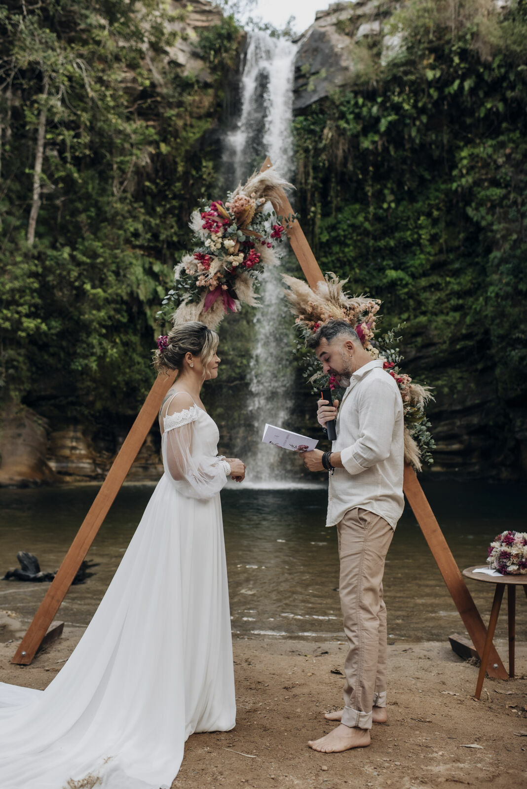 Foto Casamento Intimista em Pirenópolis Go - Cachoeira do Abade - Camila e Adriano - Imagem 55