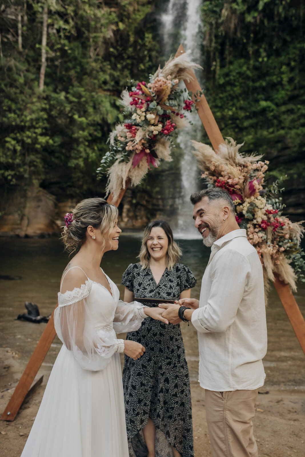 Foto Casamento Intimista em Pirenópolis Go - Cachoeira do Abade - Camila e Adriano - Imagem 45