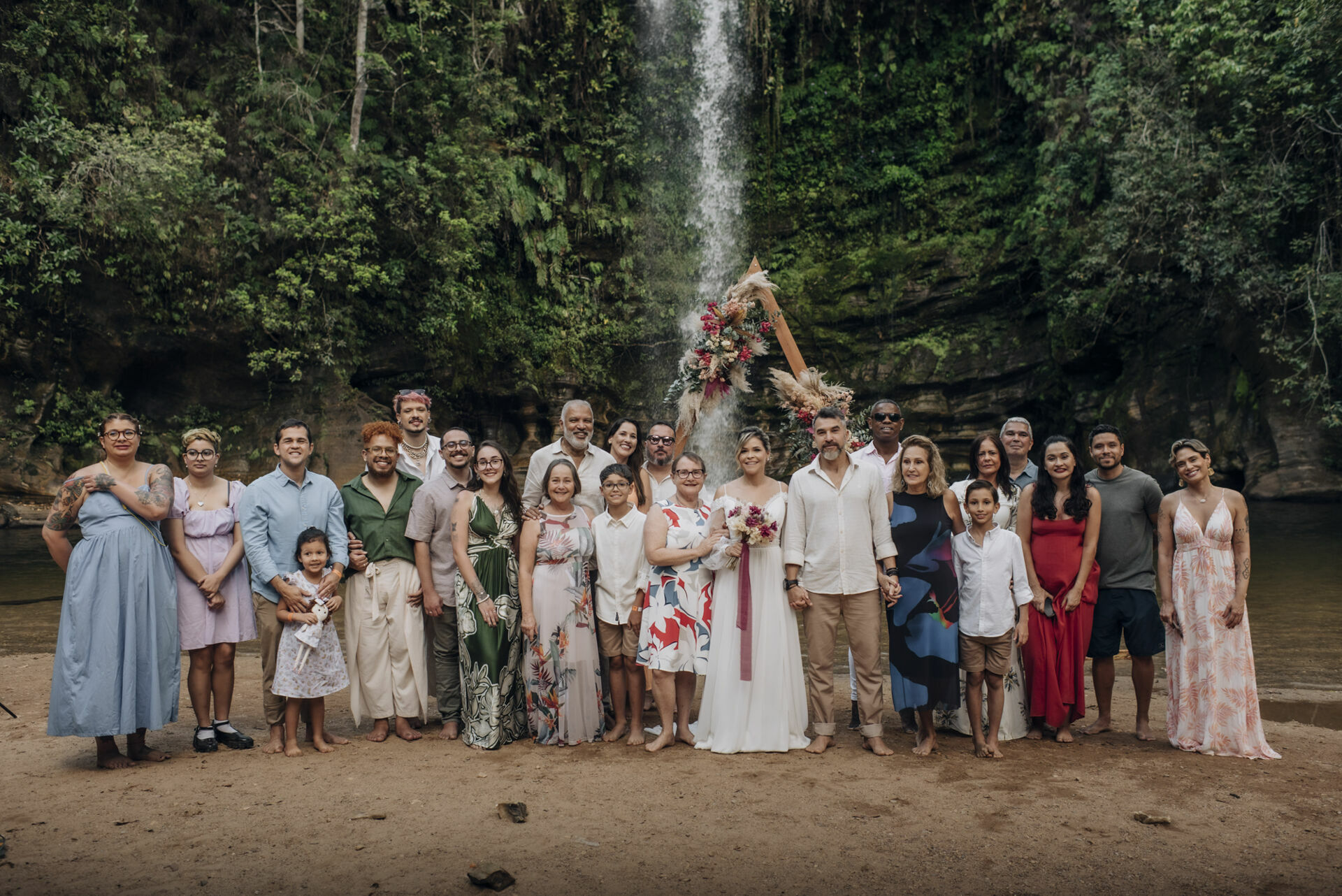 Foto Casamento Intimista em Pirenópolis Go - Cachoeira do Abade - Camila e Adriano - Imagem 67