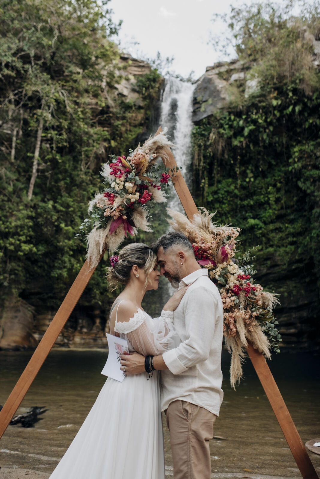 Foto Casamento Intimista em Pirenópolis Go - Cachoeira do Abade - Camila e Adriano - Imagem 61