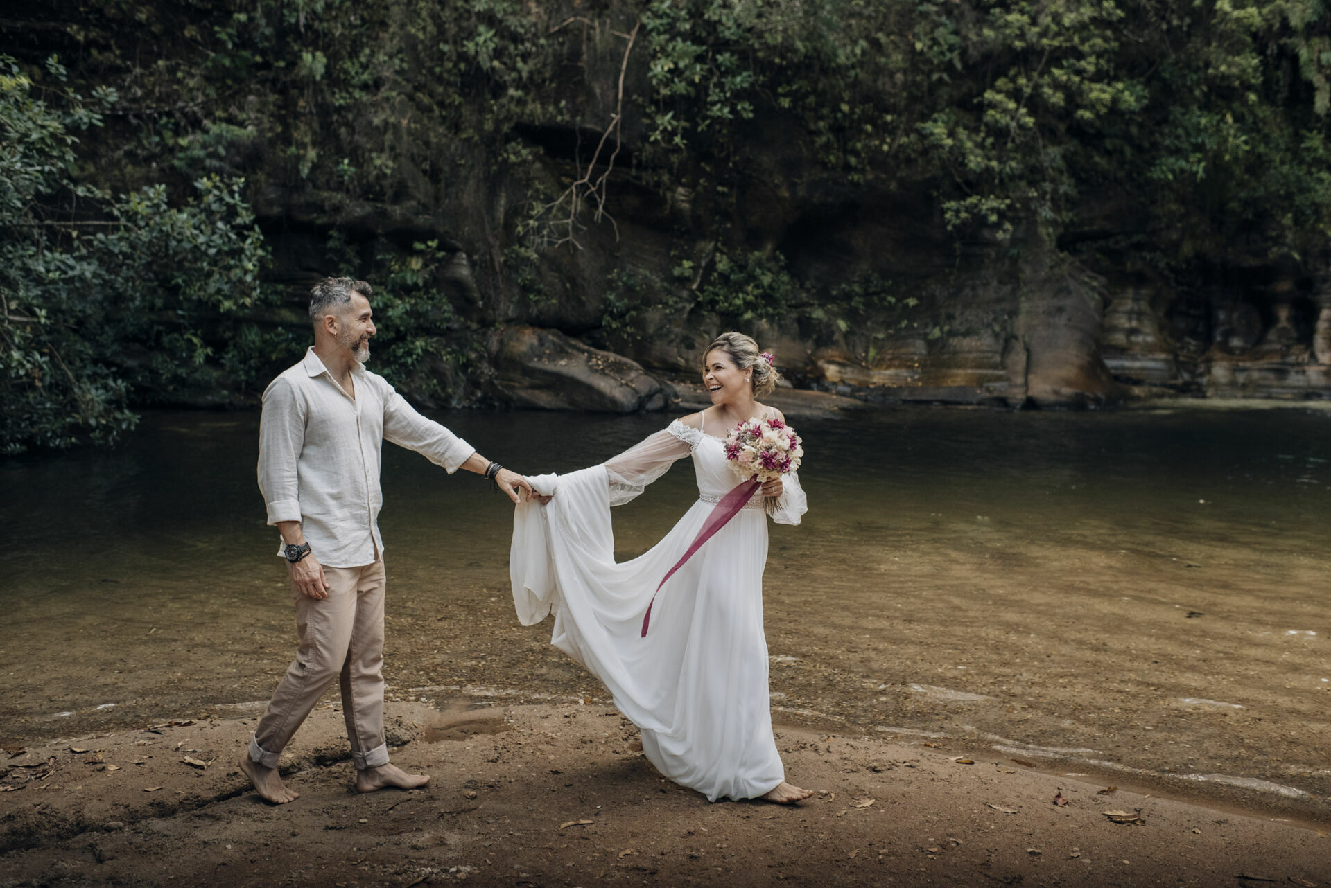 Foto Casamento Intimista em Pirenópolis Go - Cachoeira do Abade - Camila e Adriano - Imagem 79