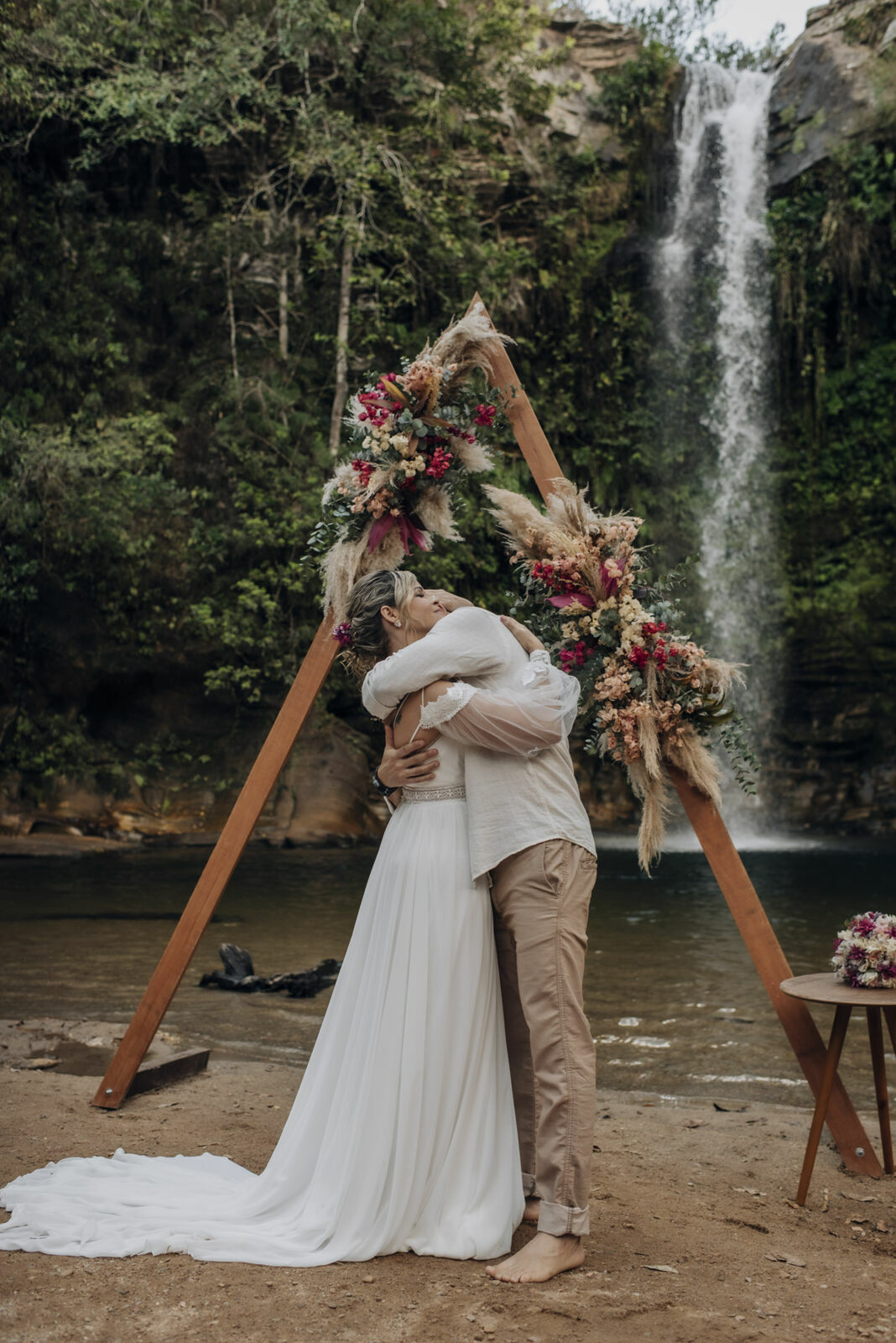 Foto Casamento Intimista em Pirenópolis Go - Cachoeira do Abade - Camila e Adriano - Imagem 63