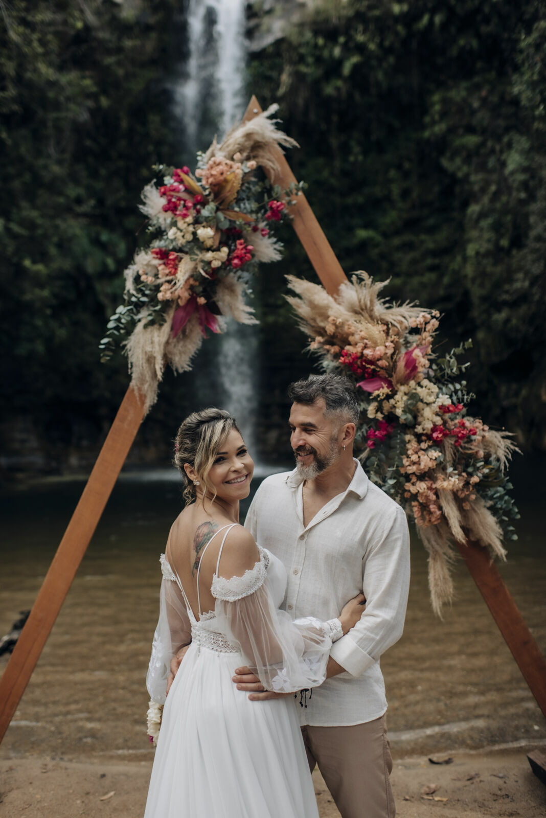 Foto Casamento Intimista em Pirenópolis Go - Cachoeira do Abade - Camila e Adriano - Imagem 78