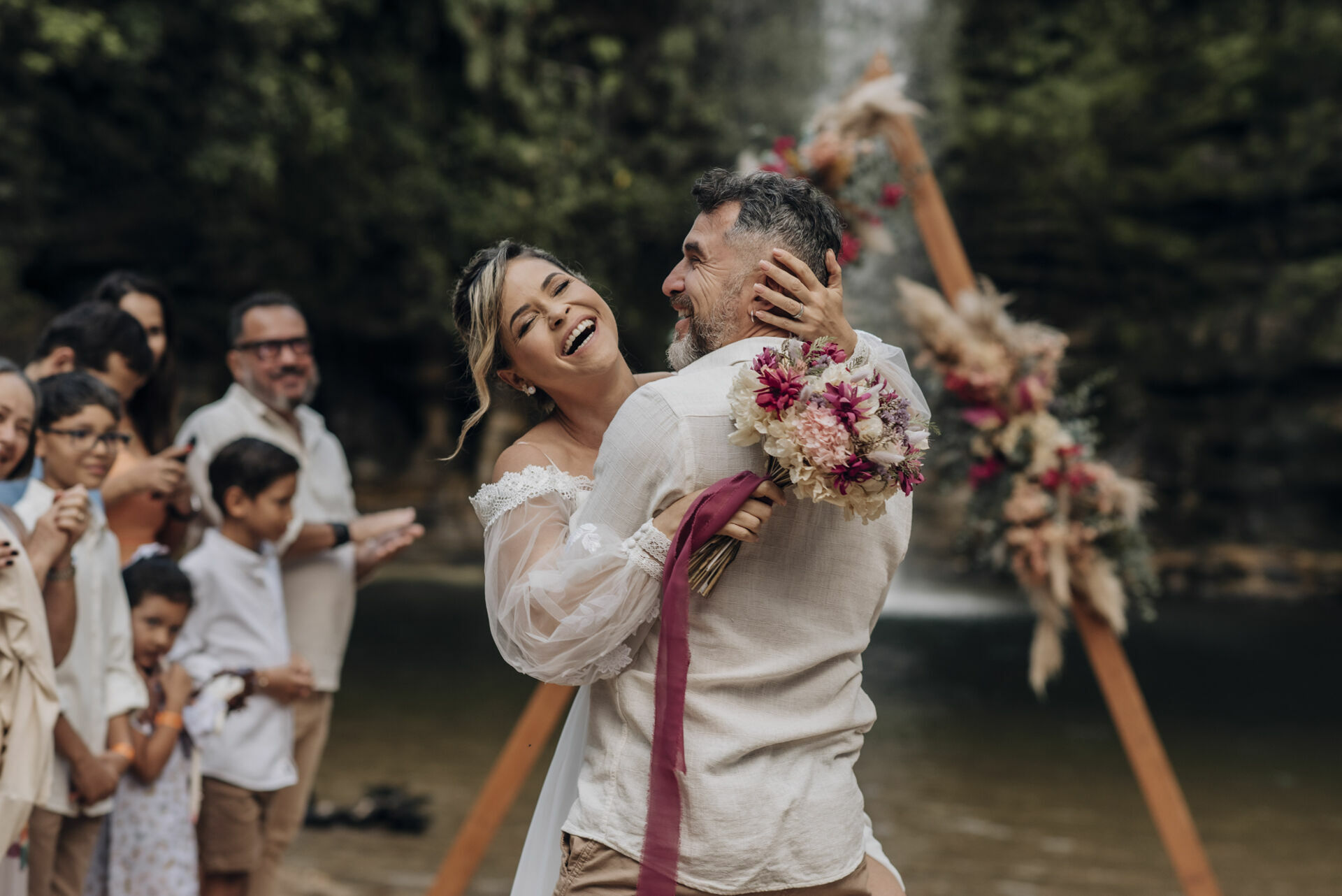 Foto Casamento Intimista em Pirenópolis Go - Cachoeira do Abade - Camila e Adriano - Imagem 71