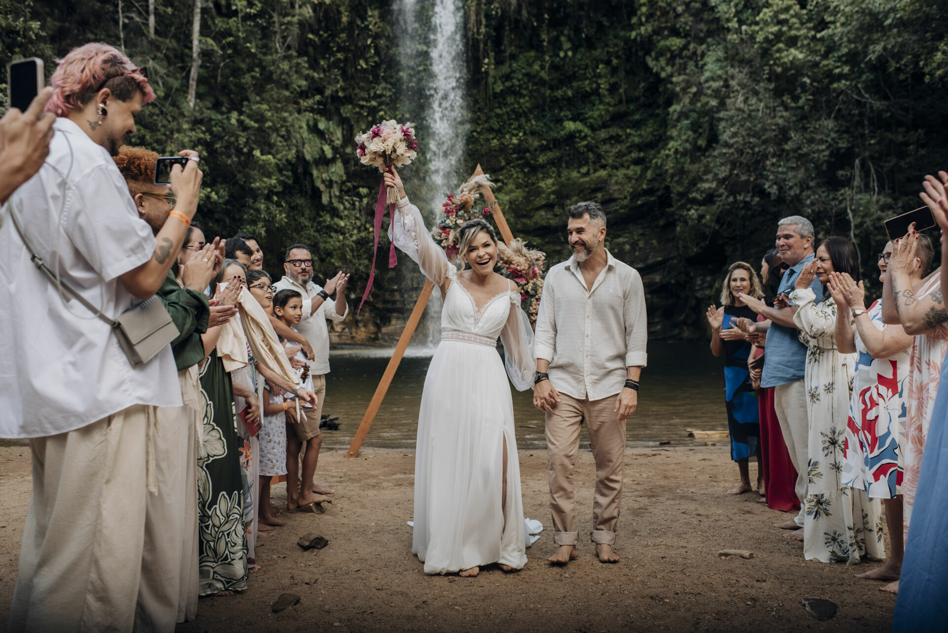 Foto Casamento Intimista em Pirenópolis Go - Cachoeira do Abade - Camila e Adriano - Imagem 69
