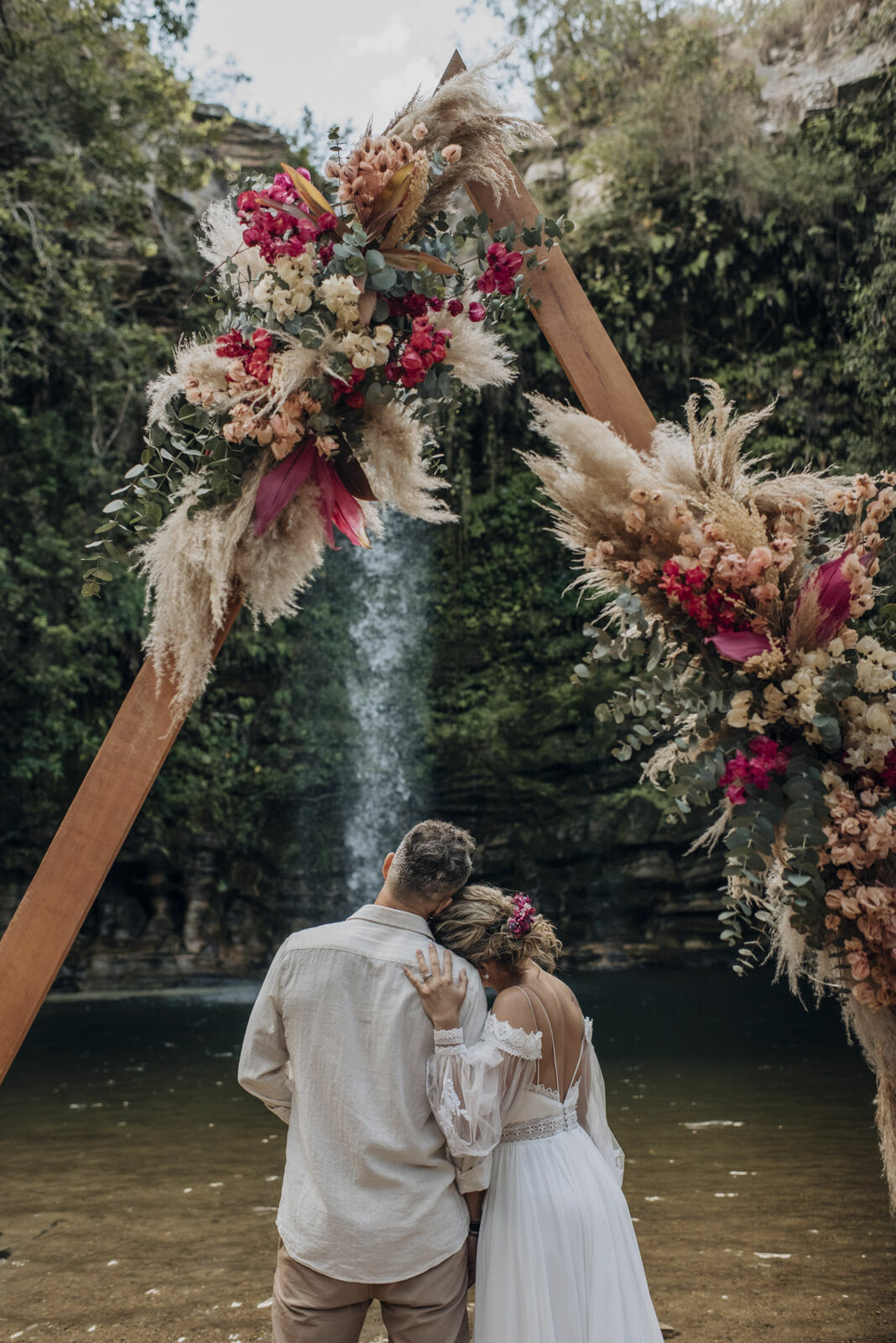 Foto Casamento Intimista em Pirenópolis Go - Cachoeira do Abade - Camila e Adriano - Imagem 84