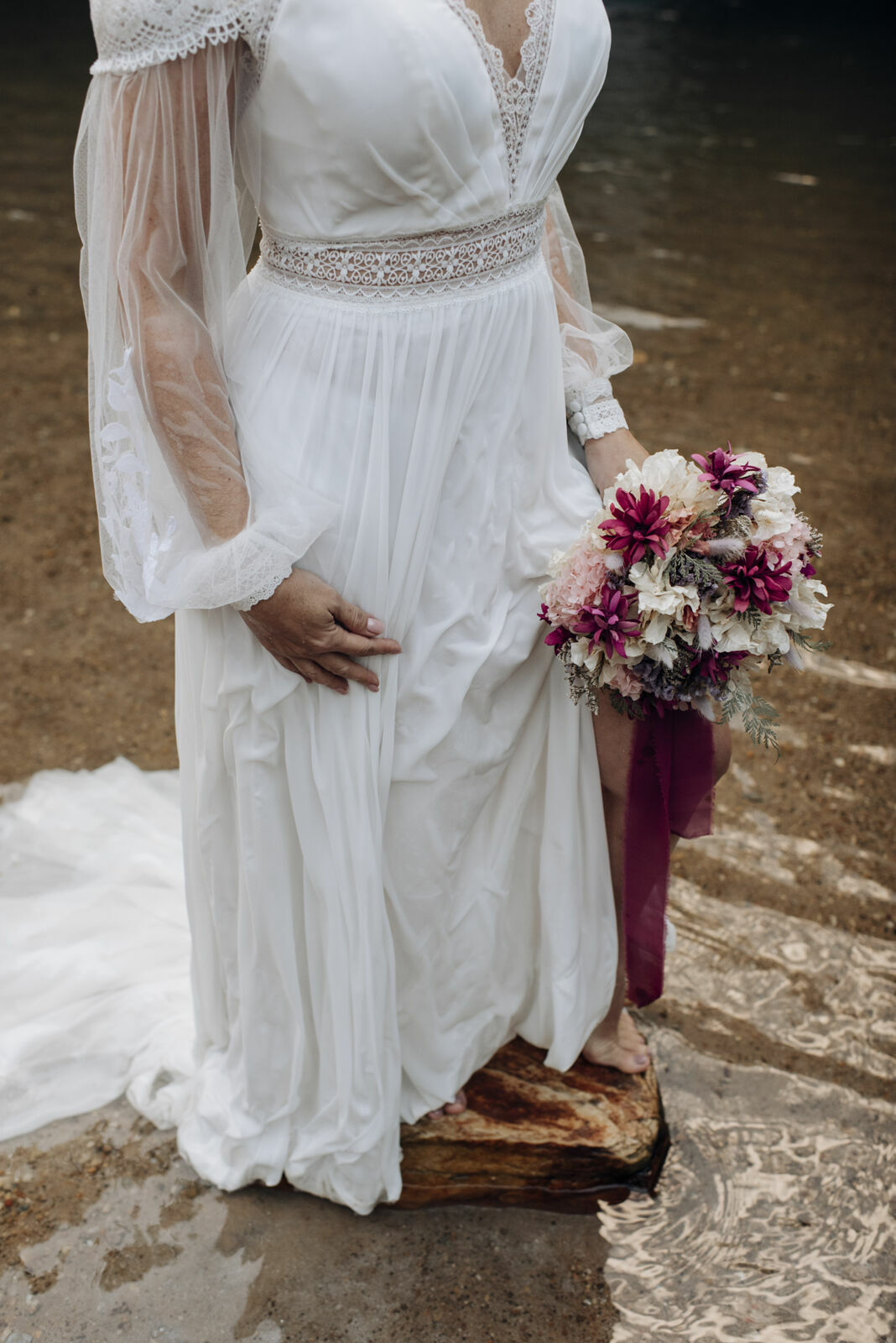 Foto Casamento Intimista em Pirenópolis Go - Cachoeira do Abade - Camila e Adriano - Imagem 94