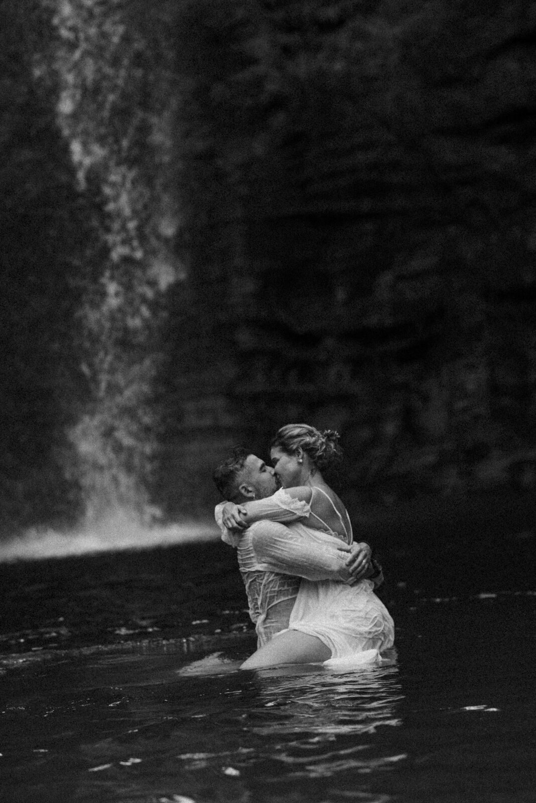 Foto Casamento Intimista em Pirenópolis Go - Cachoeira do Abade - Camila e Adriano - Imagem 131