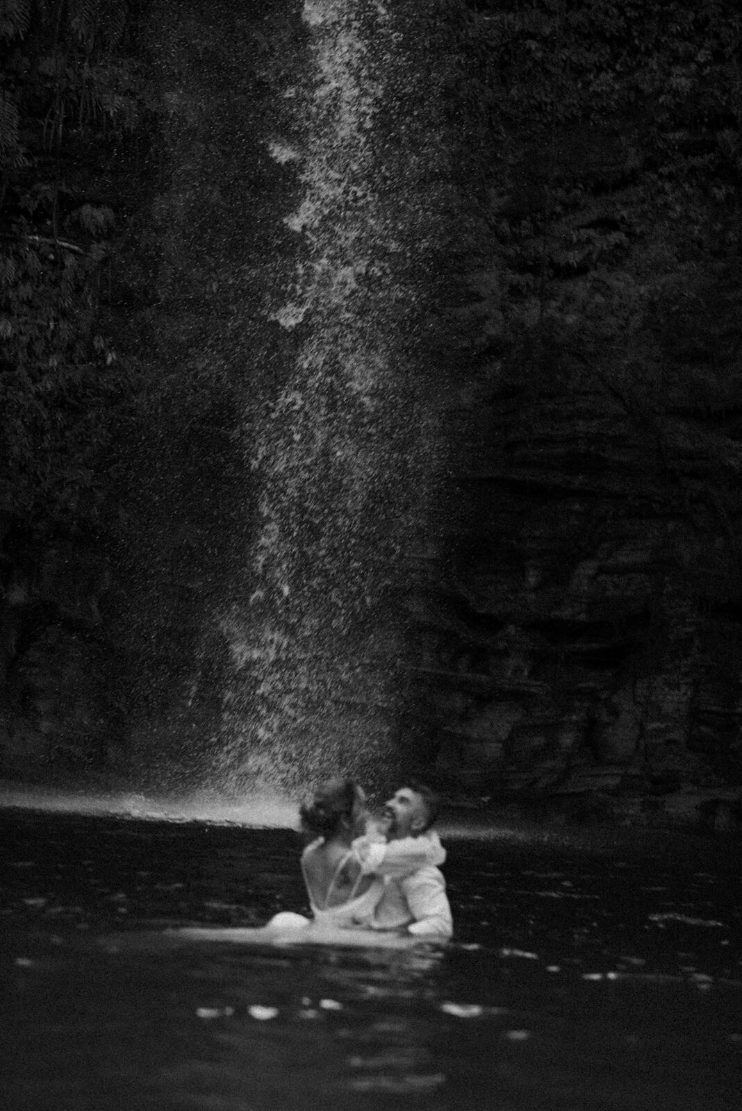 Foto Casamento Intimista em Pirenópolis Go - Cachoeira do Abade - Camila e Adriano - Imagem 130