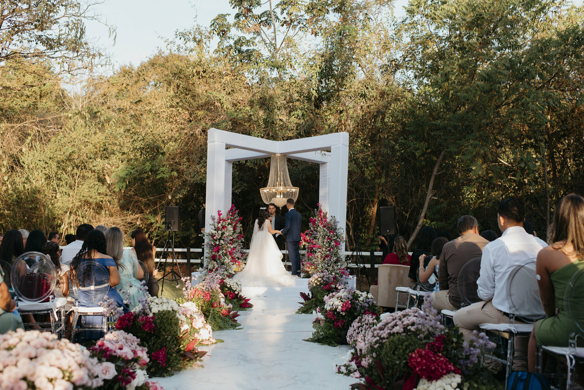 Casamento em fim de tarde na Estância dos Nobres em Pirenópolis Go - Rayssa e Hiago