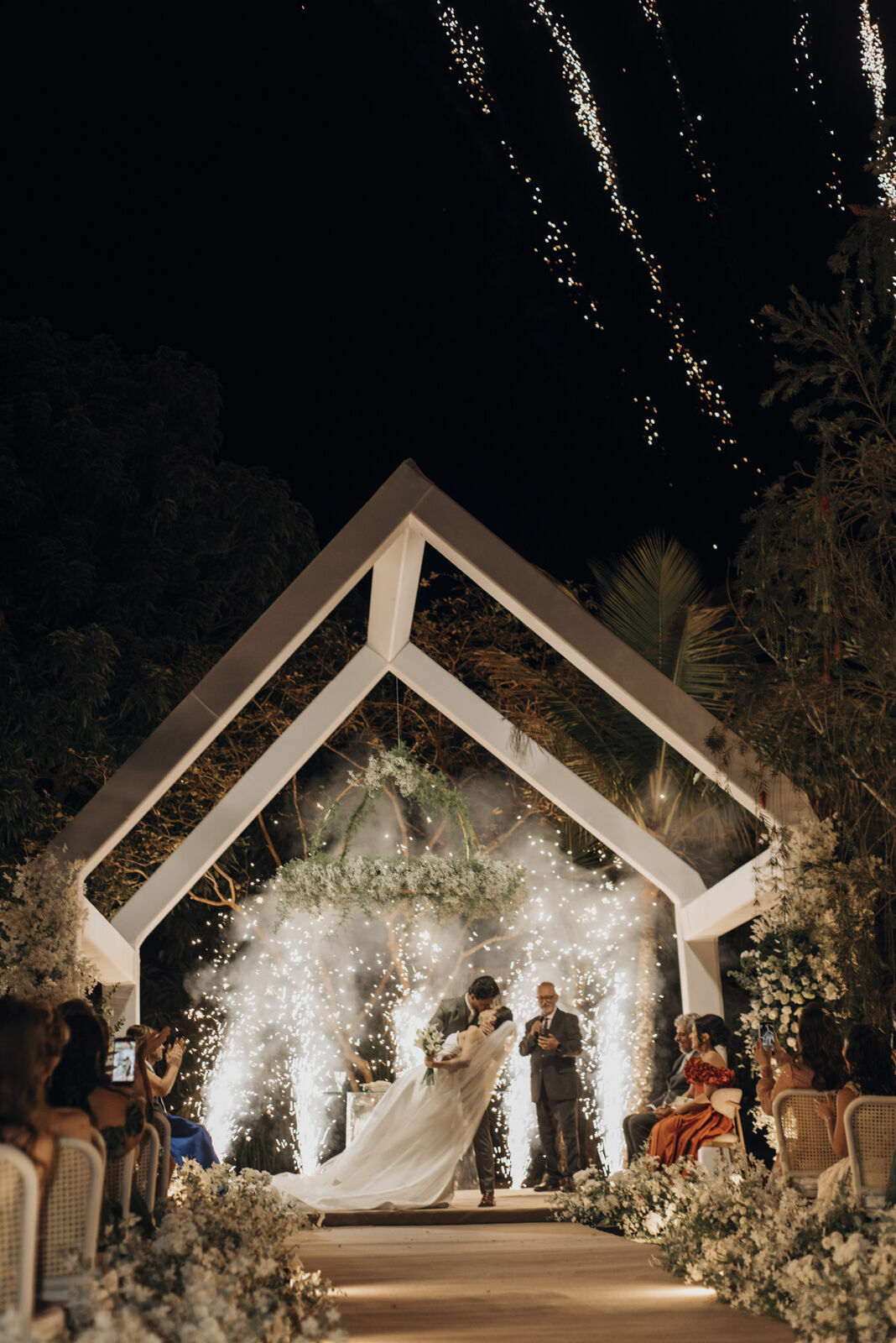 Foto Casamento criativo e emocionante em fim de tarde em Goiás  - Bárbara e Pablo - Imagem 52