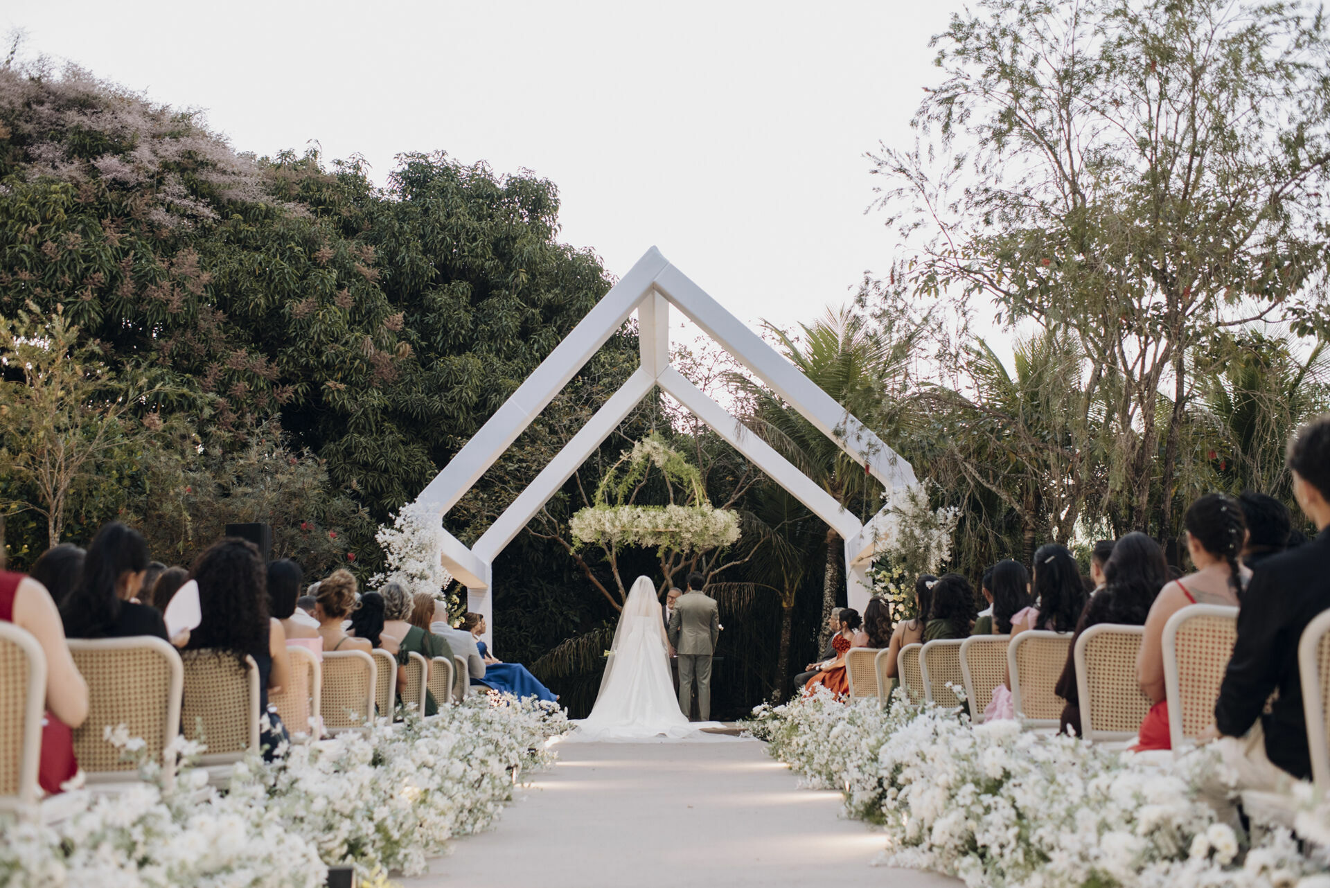 Foto Casamento criativo e emocionante em fim de tarde em Goiás  - Bárbara e Pablo - Imagem 35