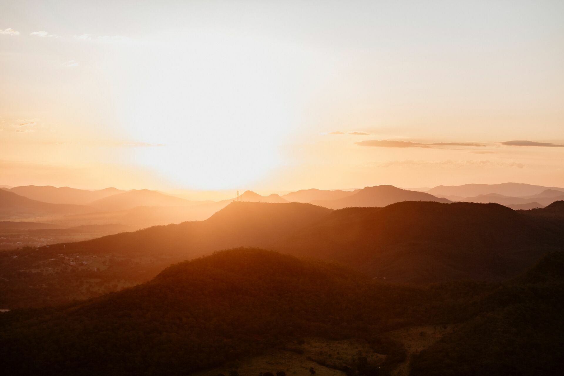 Foto Fotógrafo em Pirenópolis Goiás - Ensaio Fotográfico em um pôr do sol de cair o queixo - Imagem 30