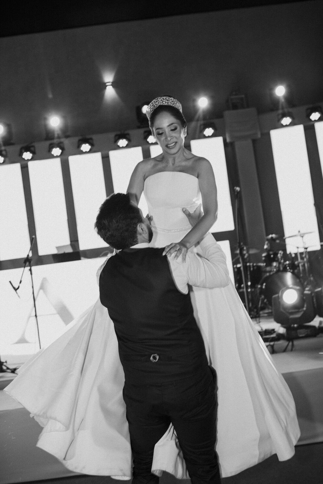 Foto Entre lágrimas e sorrisos: um casamento celebrado com fé, amor e gratidão a Deus... - Imagem 67