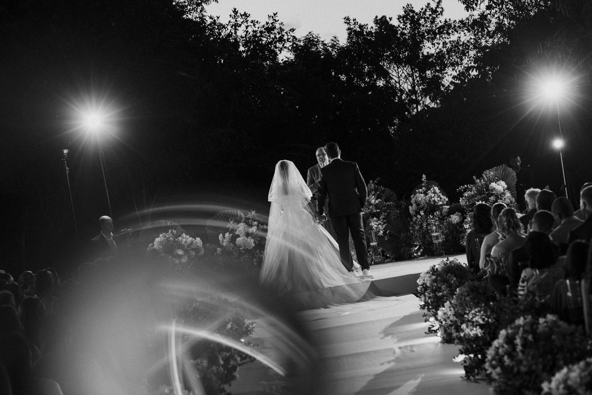 Foto Entre lágrimas e sorrisos: um casamento celebrado com fé, amor e gratidão a Deus... - Imagem 29