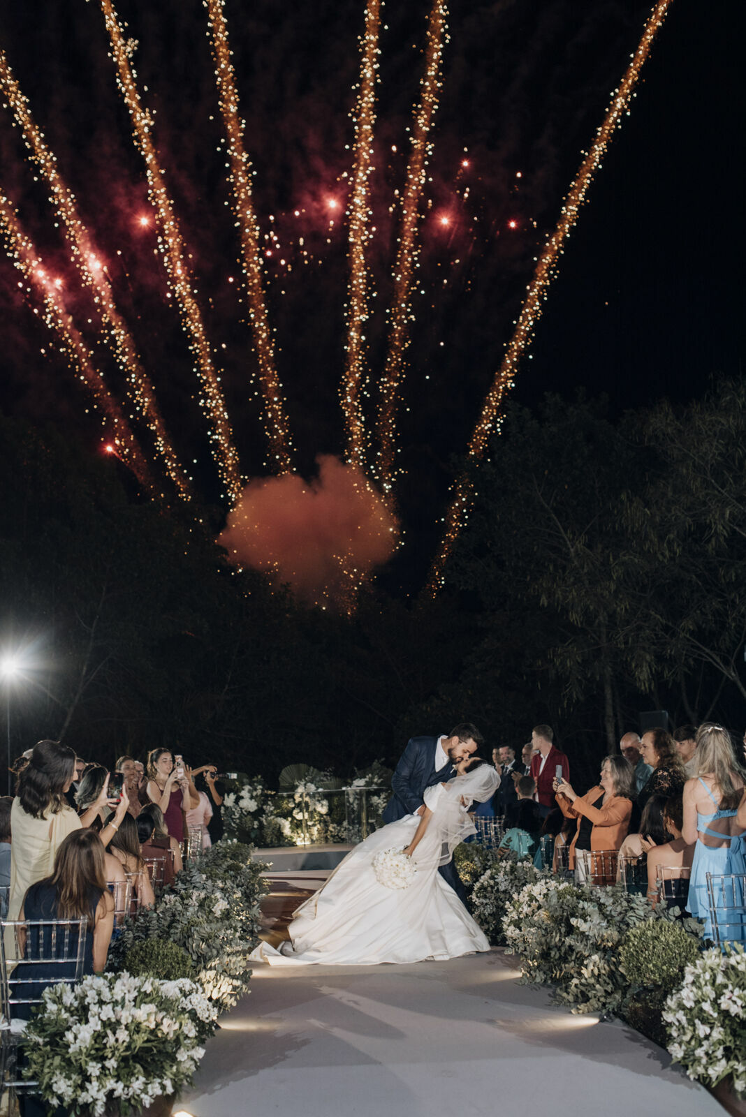 Foto Entre lágrimas e sorrisos: um casamento celebrado com fé, amor e gratidão a Deus... - Imagem 46