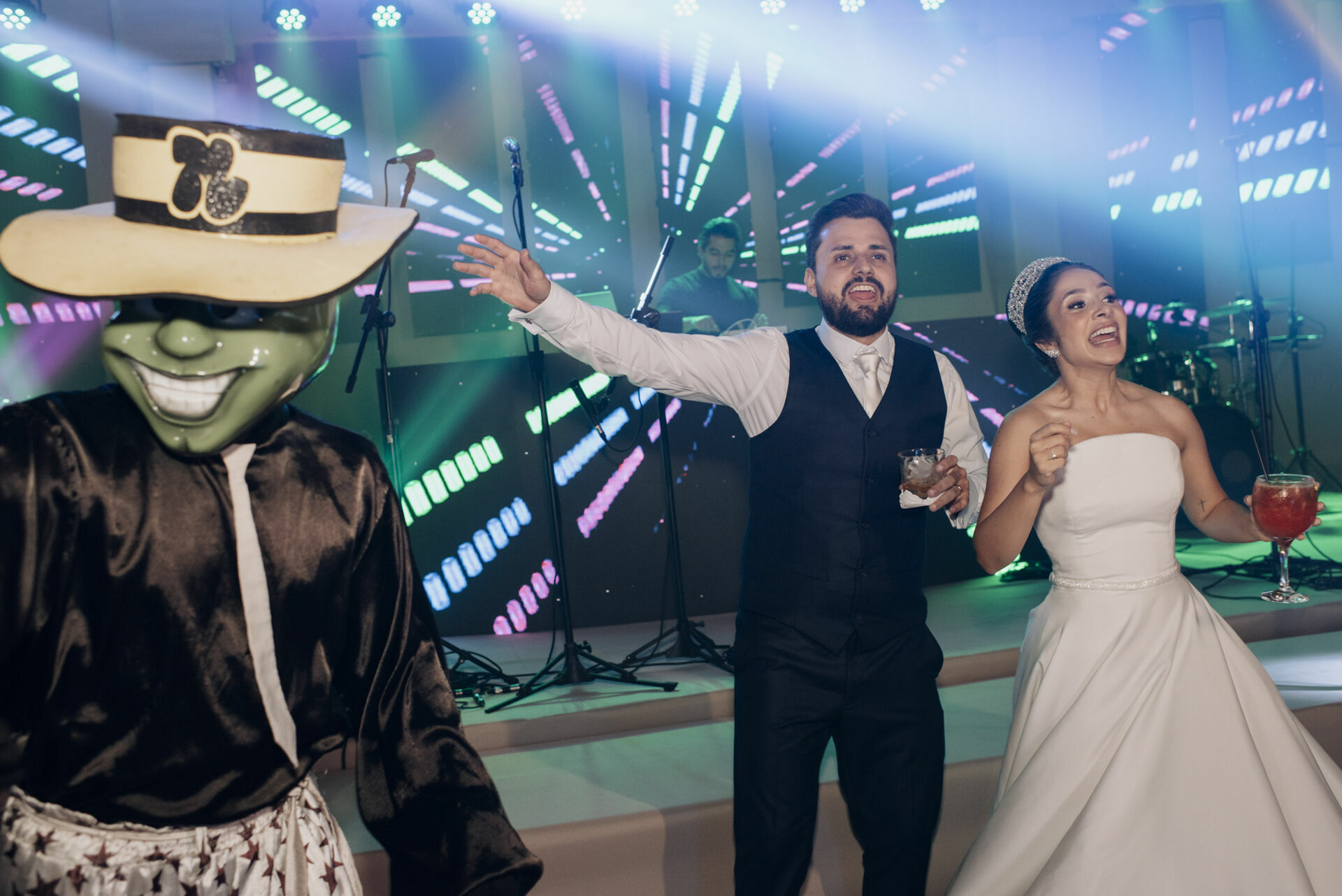Foto Entre lágrimas e sorrisos: um casamento celebrado com fé, amor e gratidão a Deus... - Imagem 75