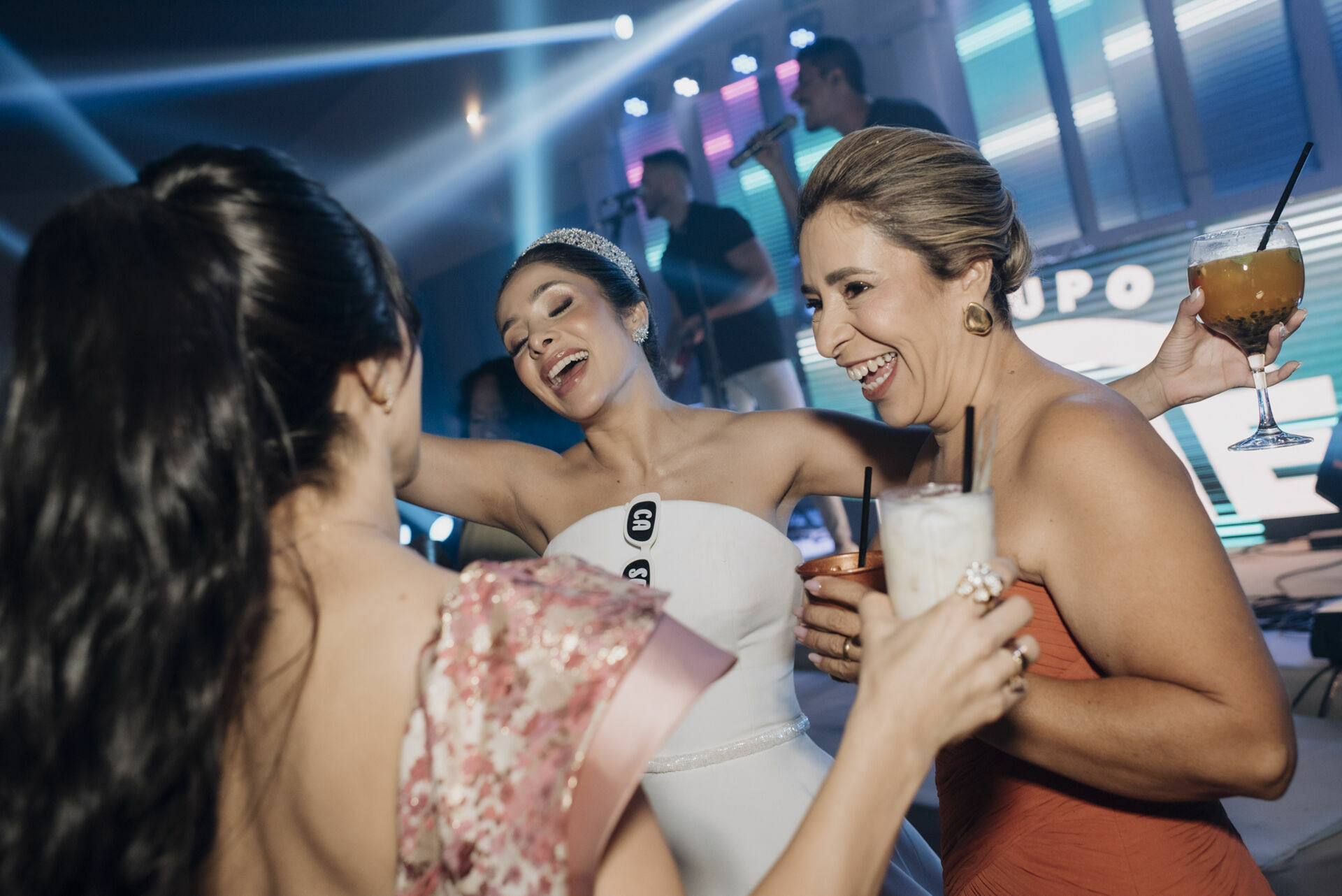 Foto Entre lágrimas e sorrisos: um casamento celebrado com fé, amor e gratidão a Deus... - Imagem 90