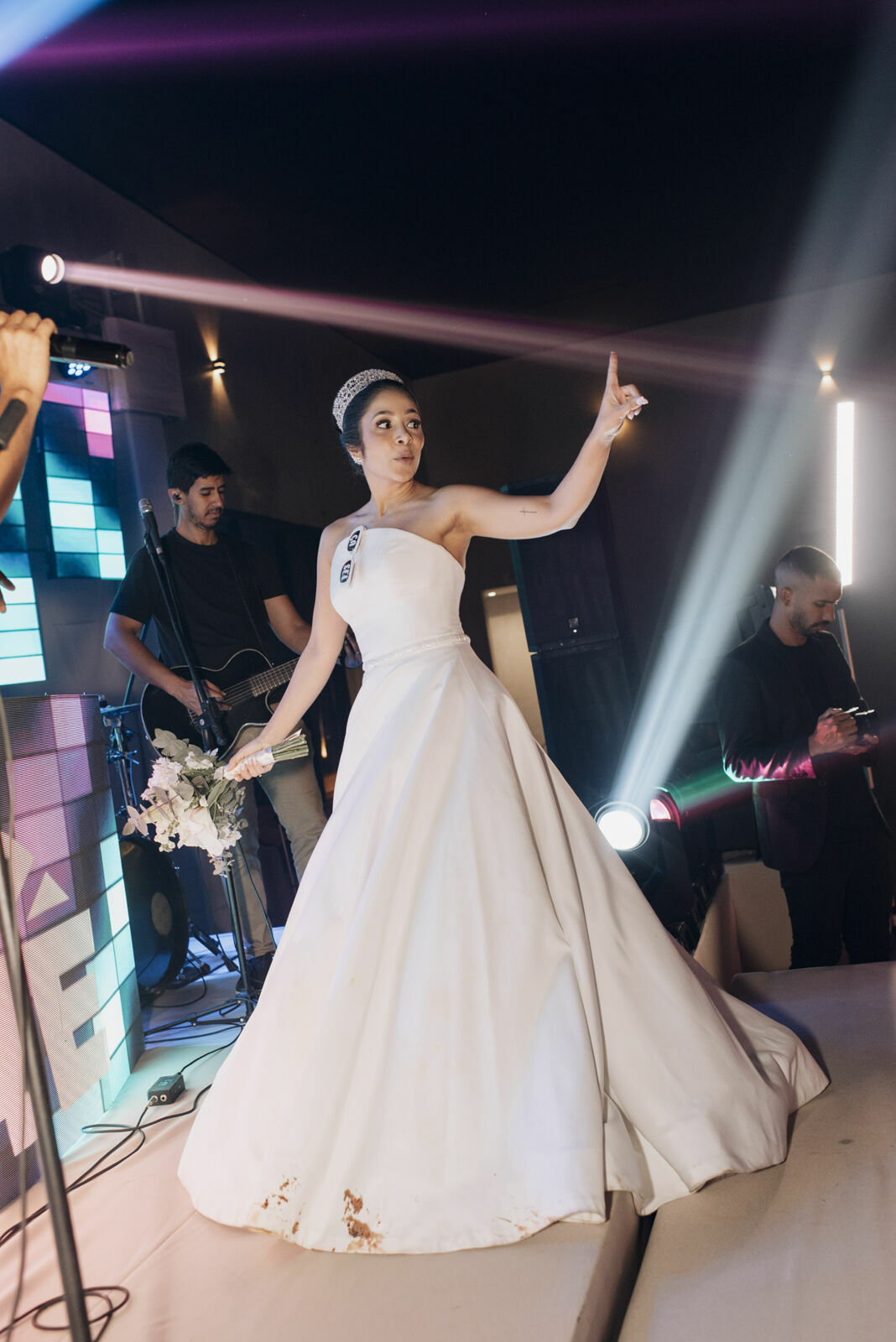 Foto Entre lágrimas e sorrisos: um casamento celebrado com fé, amor e gratidão a Deus... - Imagem 92