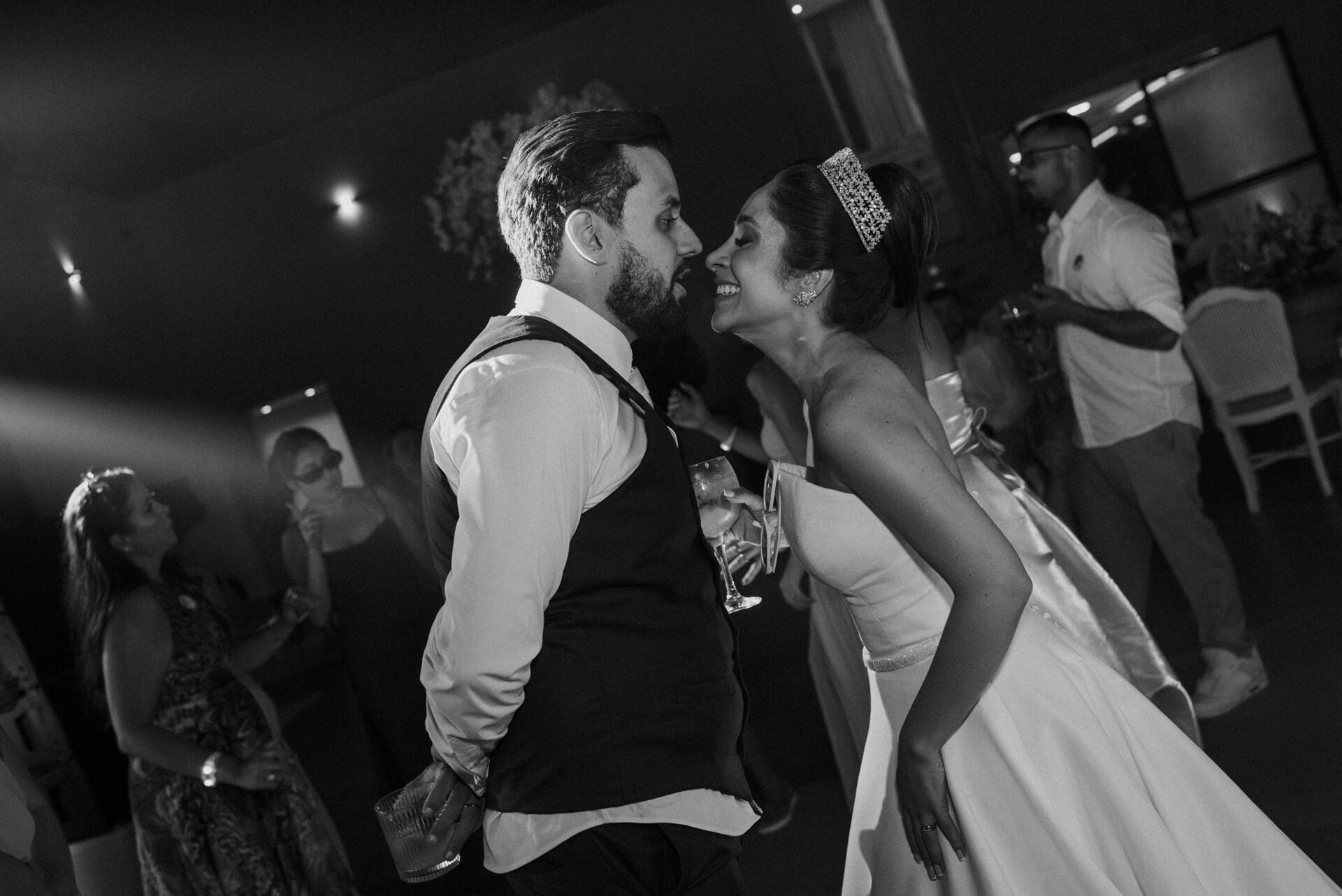 Foto Entre lágrimas e sorrisos: um casamento celebrado com fé, amor e gratidão a Deus... - Imagem 98