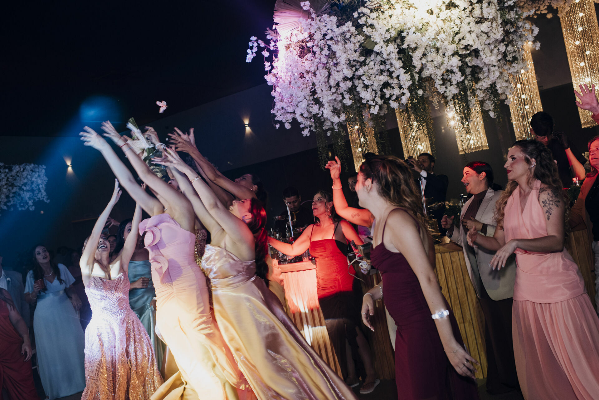 Foto Entre lágrimas e sorrisos: um casamento celebrado com fé, amor e gratidão a Deus... - Imagem 93