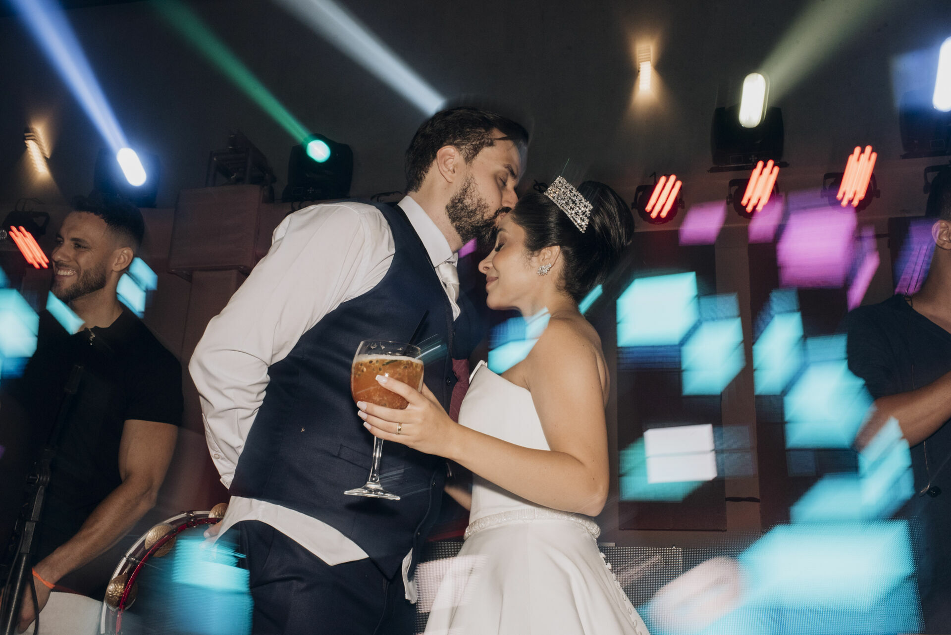 Foto Entre lágrimas e sorrisos: um casamento celebrado com fé, amor e gratidão a Deus... - Imagem 96